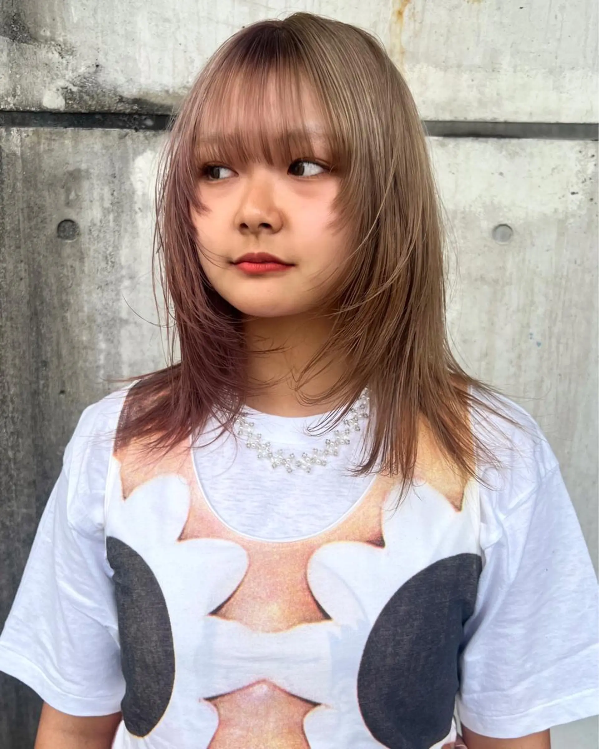 ミディアム カラー ベージュカラー デザインカラー ピンクカラー ホワイトベージュ ヘアカラー RAIMA ハイトーン/ベージュのヘアスタイル