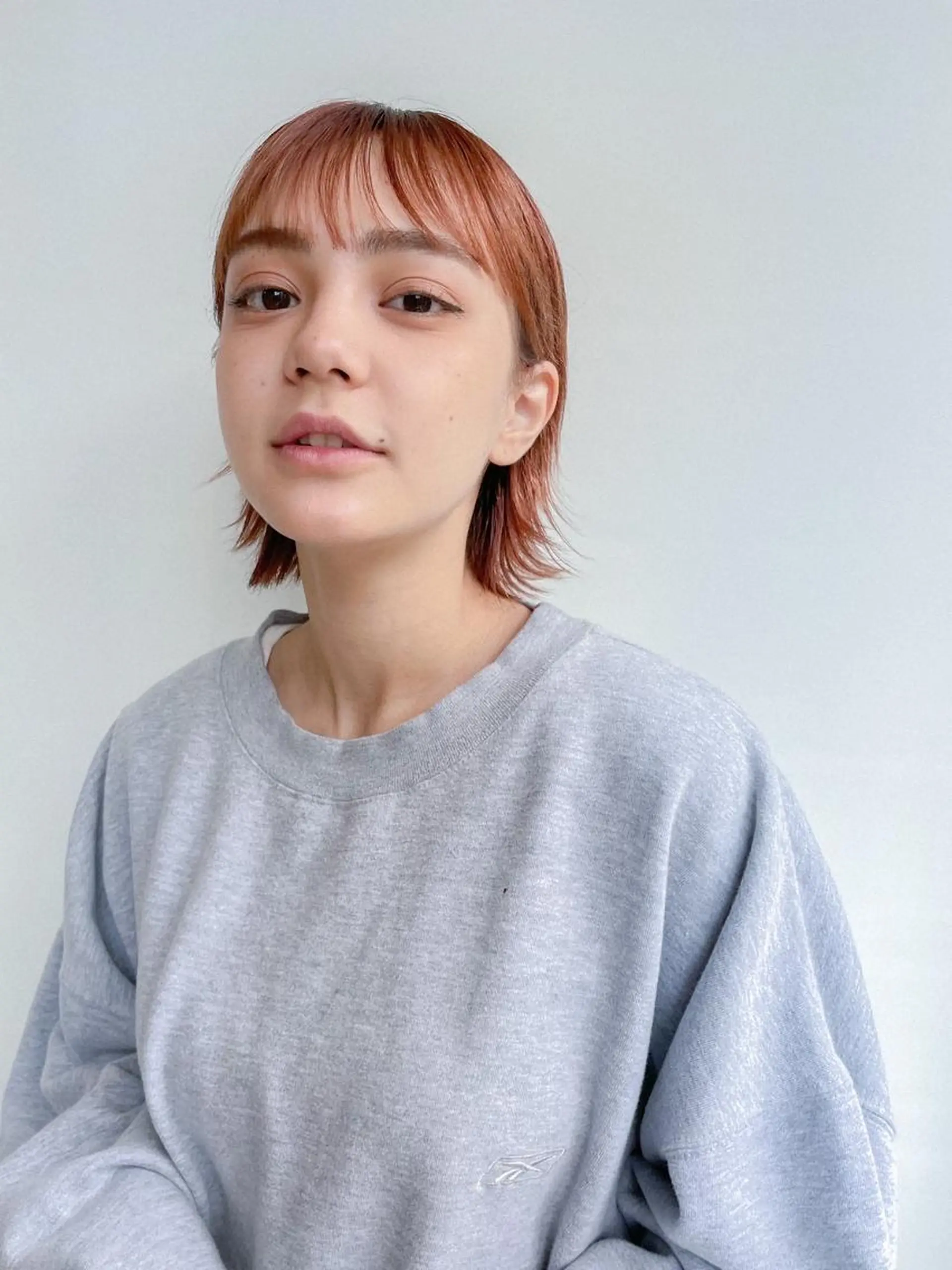 ミディアム パーマ カラー アディクシーカラー ブリーチ ブロンド ブルーカラー ハイライトカラー カット ヘアカラー トリートメント CEINE＋ officialのヘアスタイル