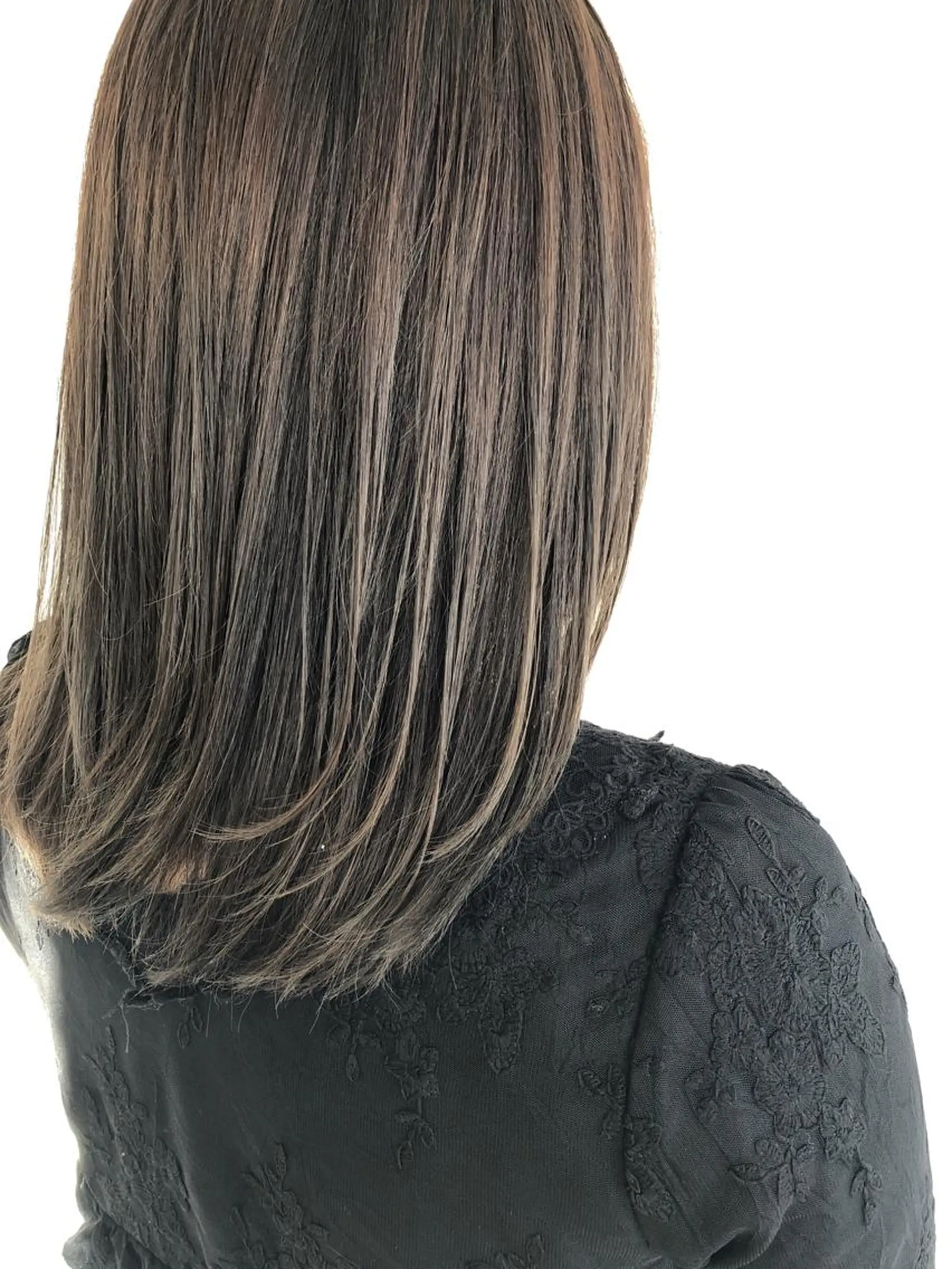 ミディアム カラー アッシュ アッシュグレー アッシュグレージュ グレージュ hair  design  ALBERO所属・日高 香織のヘアスタイル