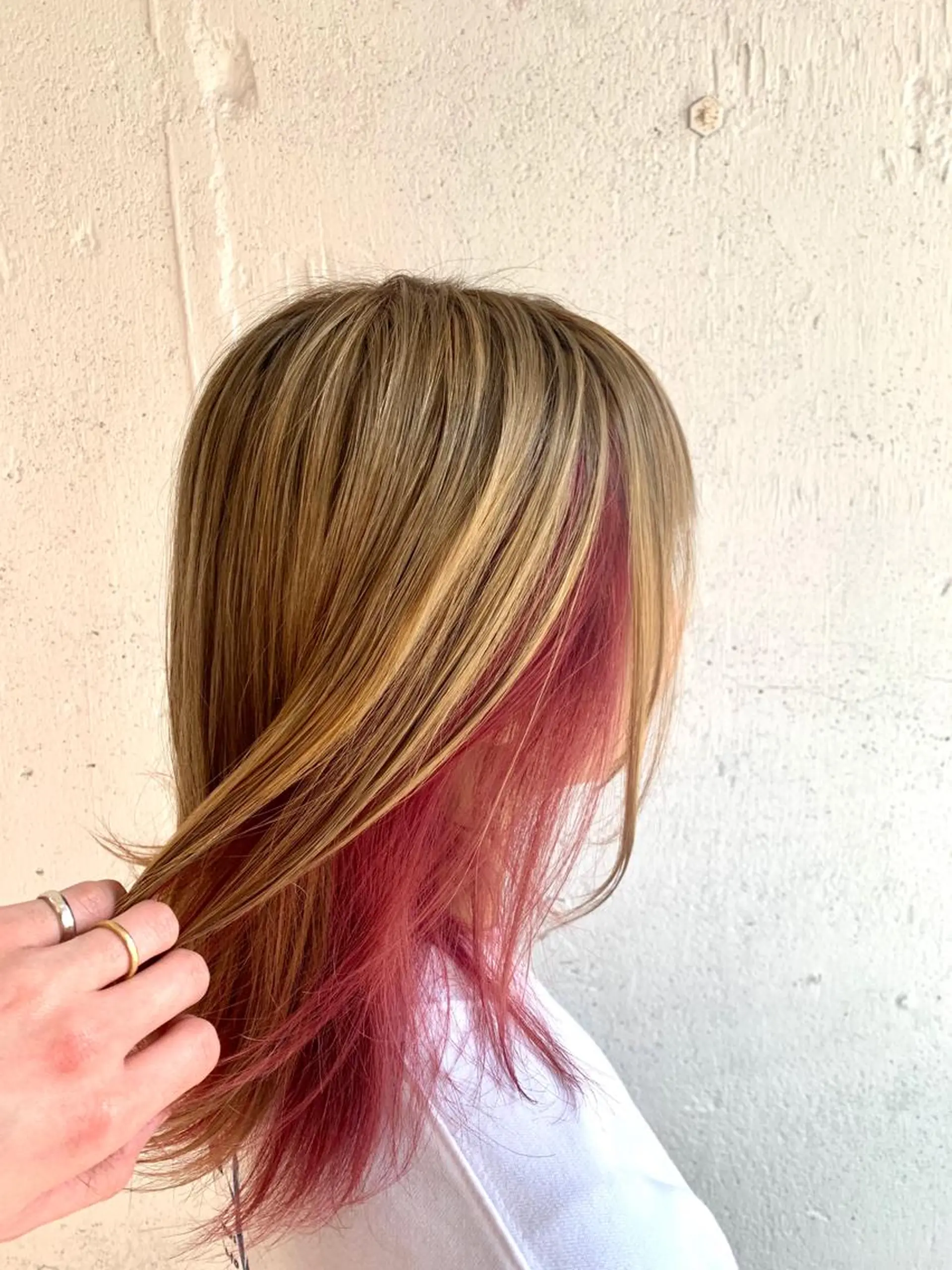 ミディアム カラー ベージュカラー インナーカラー ミルクティーベージュ ピンクカラー 外ハネヘア ヘアカラー トリートメント 💛丁寧さNo.🥇 🧸片山智裕💛のヘアスタイル