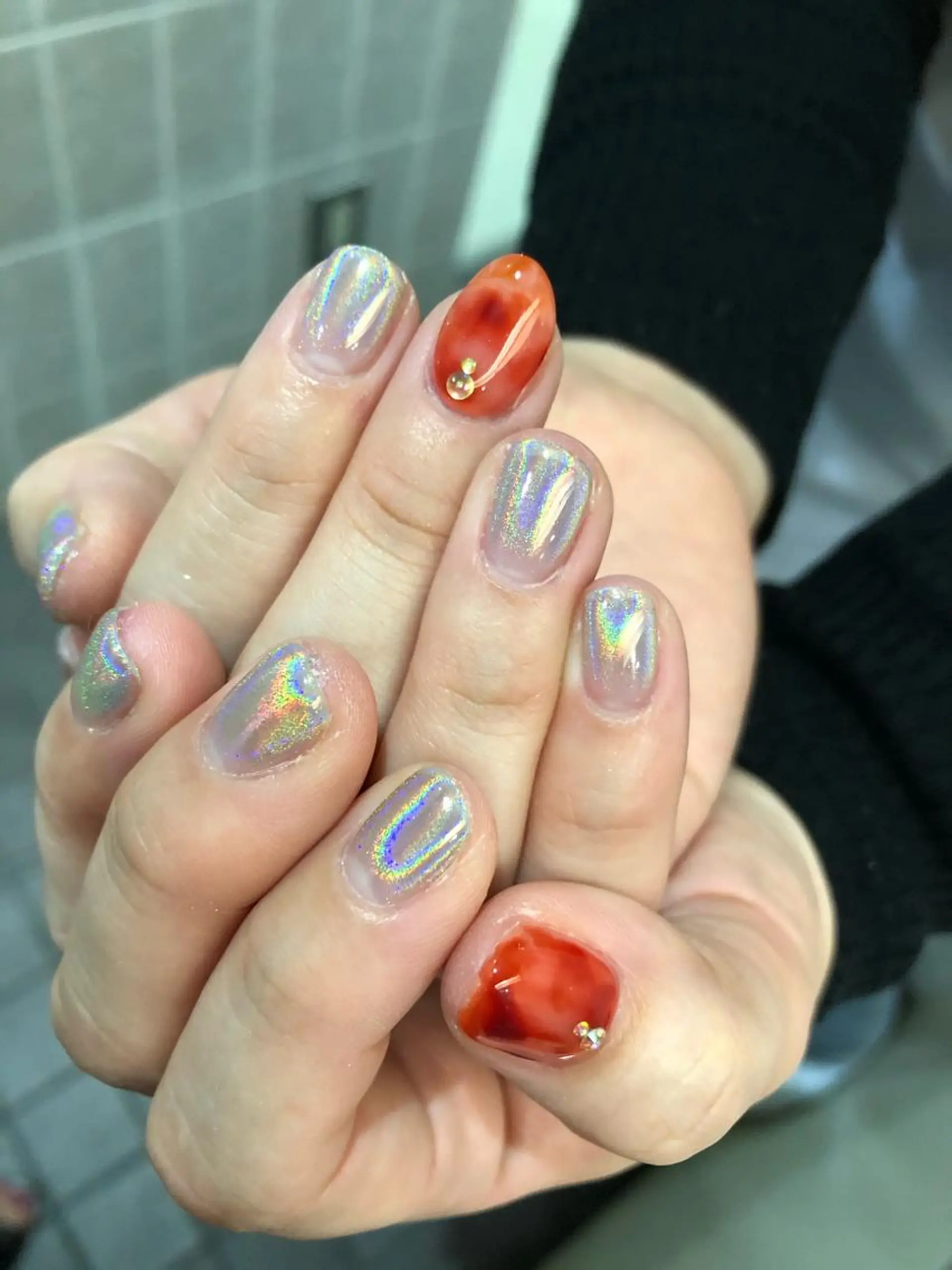 ショート カラー キッズ ネイル ユニコーンカラー べっ甲ネイル キラキラネイル 赤色 ハンドネイル ハンドケア 💎ビューティサロン 湘南　RIRAN💎のネイルデザイン