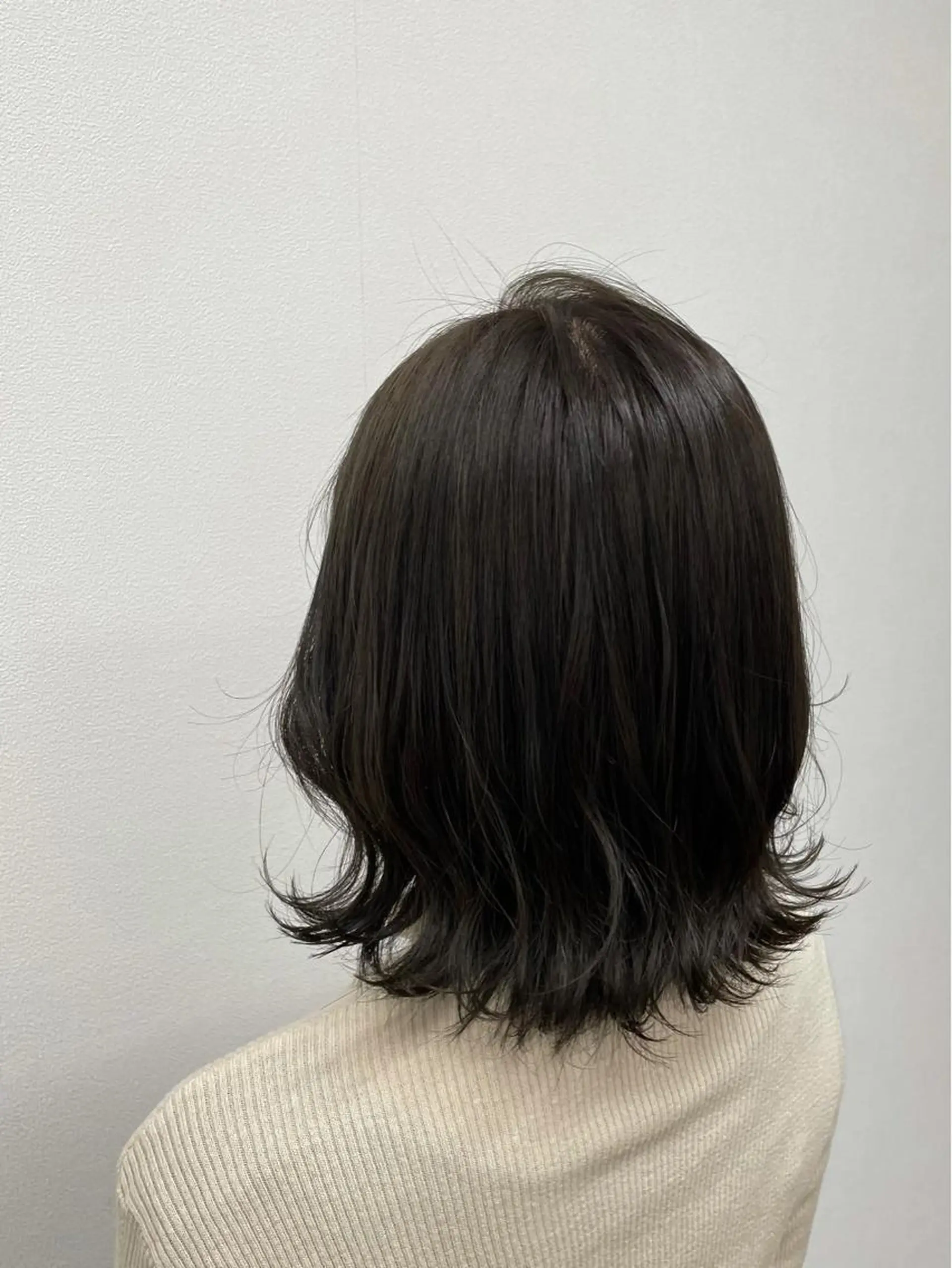 ミディアム 小林 愛花のヘアスタイル