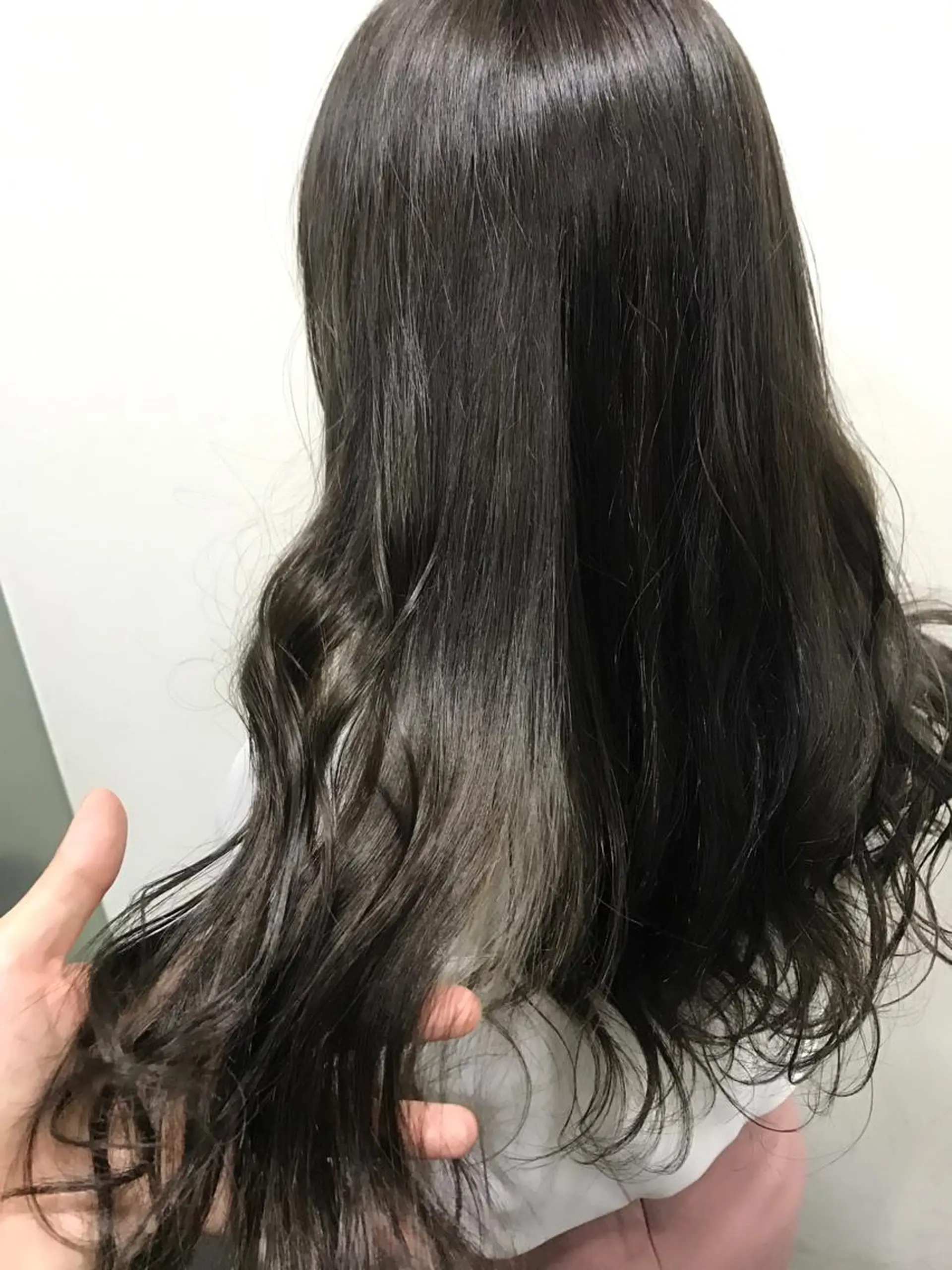 ロング カラー パーマ ヘアアレンジ ネイル マツエク・マツパ ブルーカラー ブルージュ グラデーションカラー ナチュラル ブルー Hair&Eyelash SUNNY GRACE✂︎Cherie所属・SUNNY GRACEのヘアスタイル