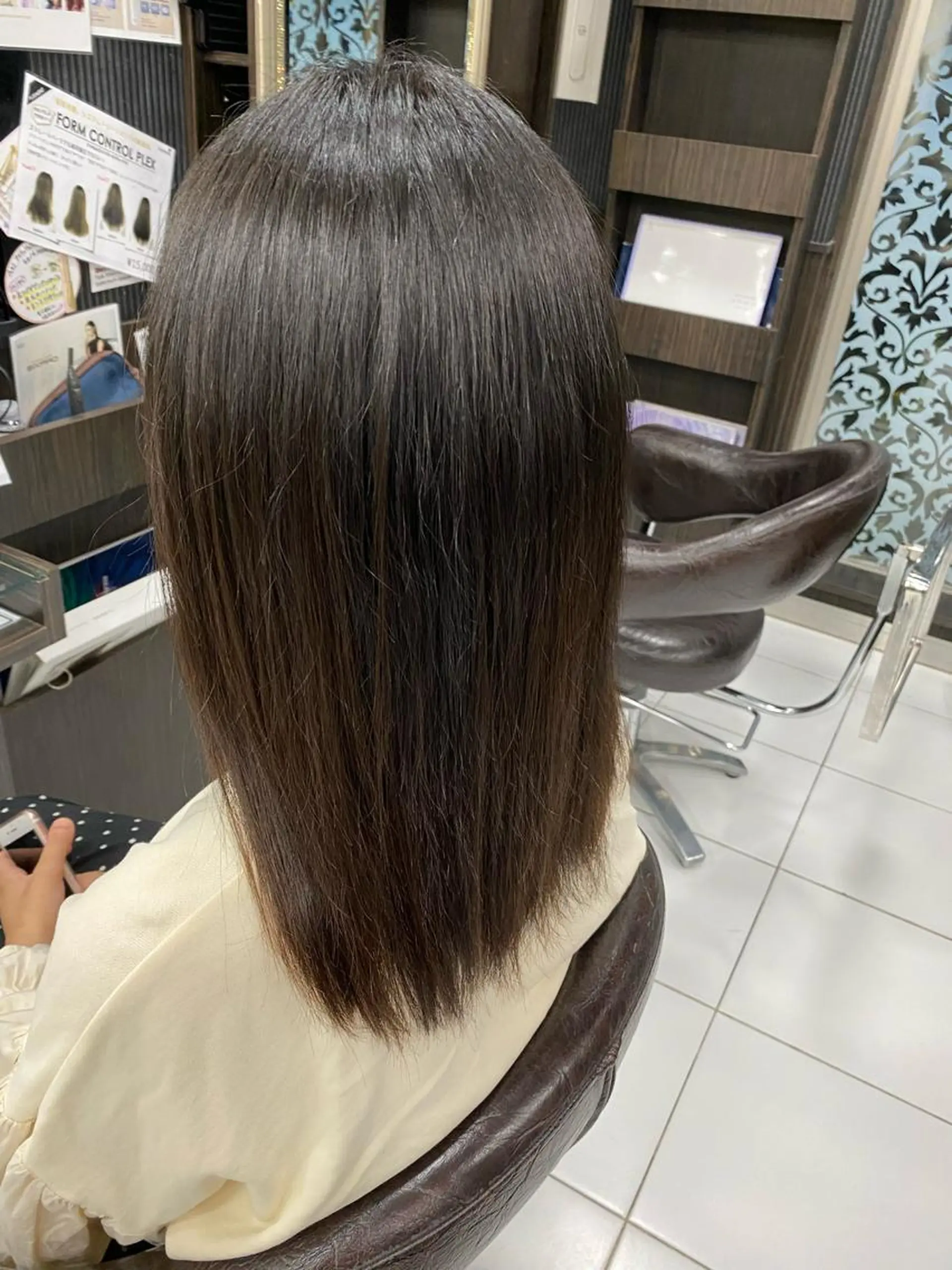 セミロング 縮毛矯正 ホワイト/店長/カラ ー講師/錦糸町/岩崎のヘアスタイル
