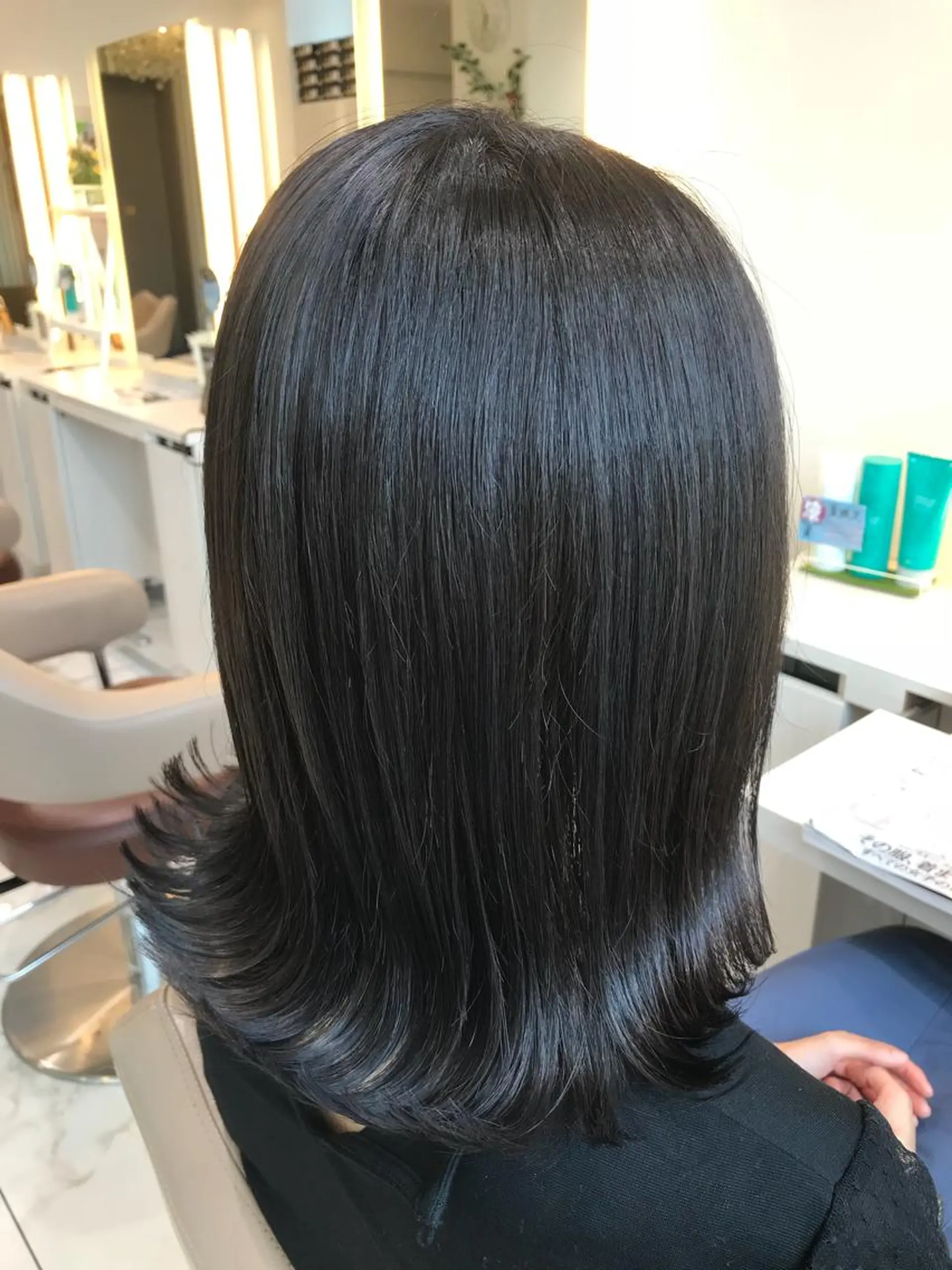 ショート カラー ブルーカラー ブルージュ 清藤 綾のヘアスタイル