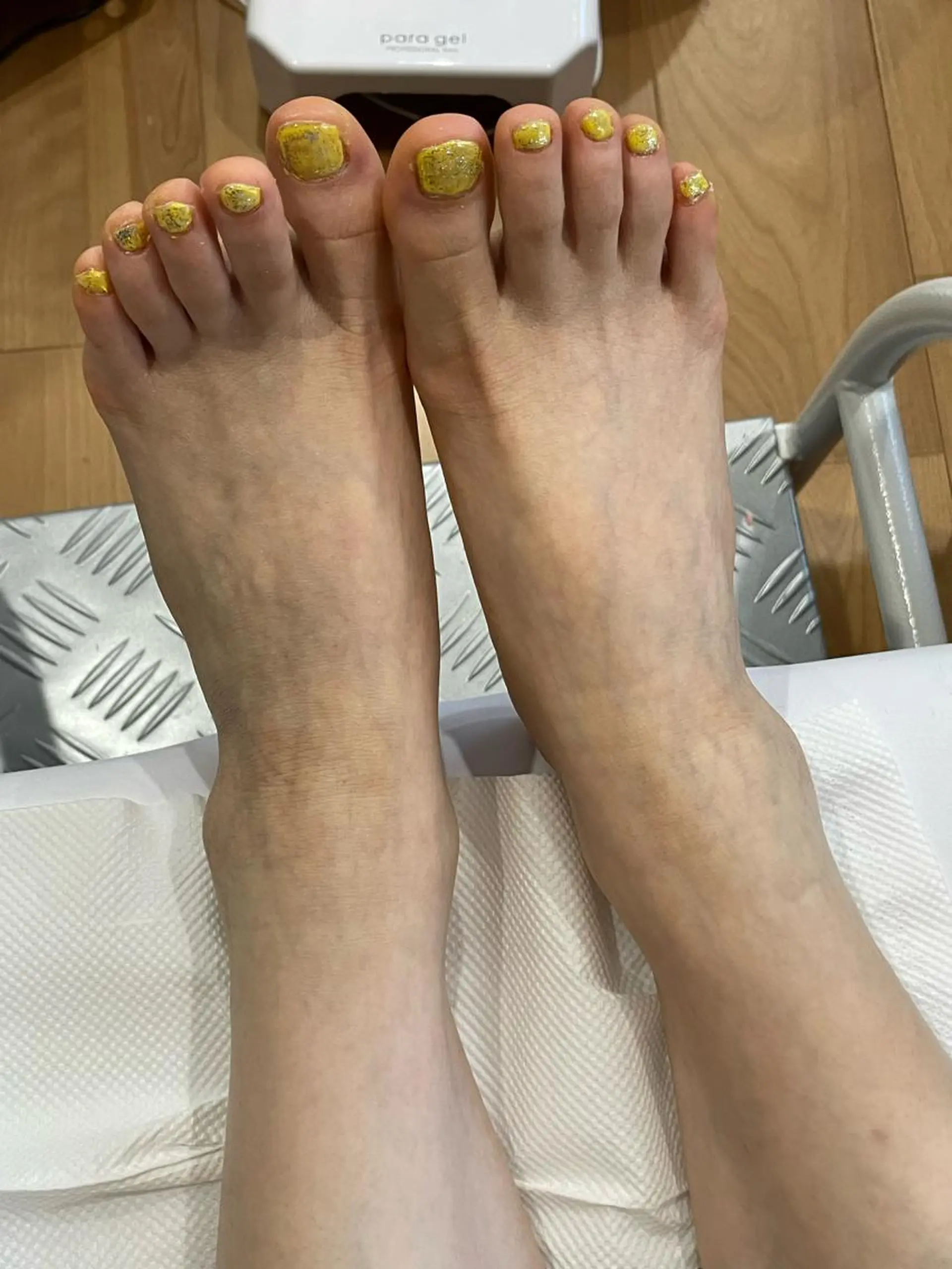 ネイル ラメ(グリッター) シルバー 黄色 ネイル サロン　エンゼルのネイルデザイン