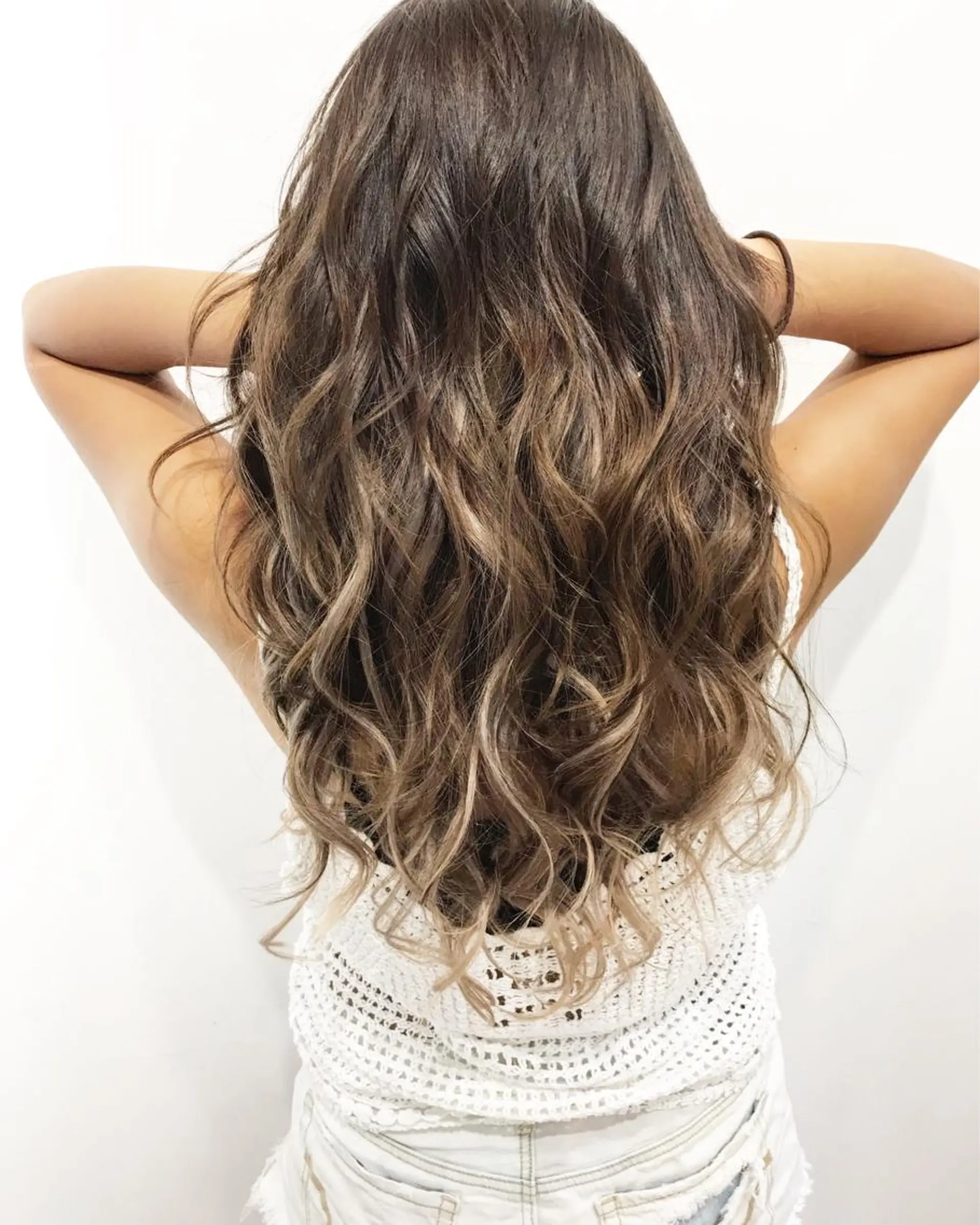 ロング カラー グラデーションカラー ハイライトカラー ハイライト カット ヘアカラー grow恵比寿【グロウ】髪質改善/ハイライト/ブリーチ/レイヤーカット所属・奥野 貴史　代表　レイヤーのヘアスタイル
