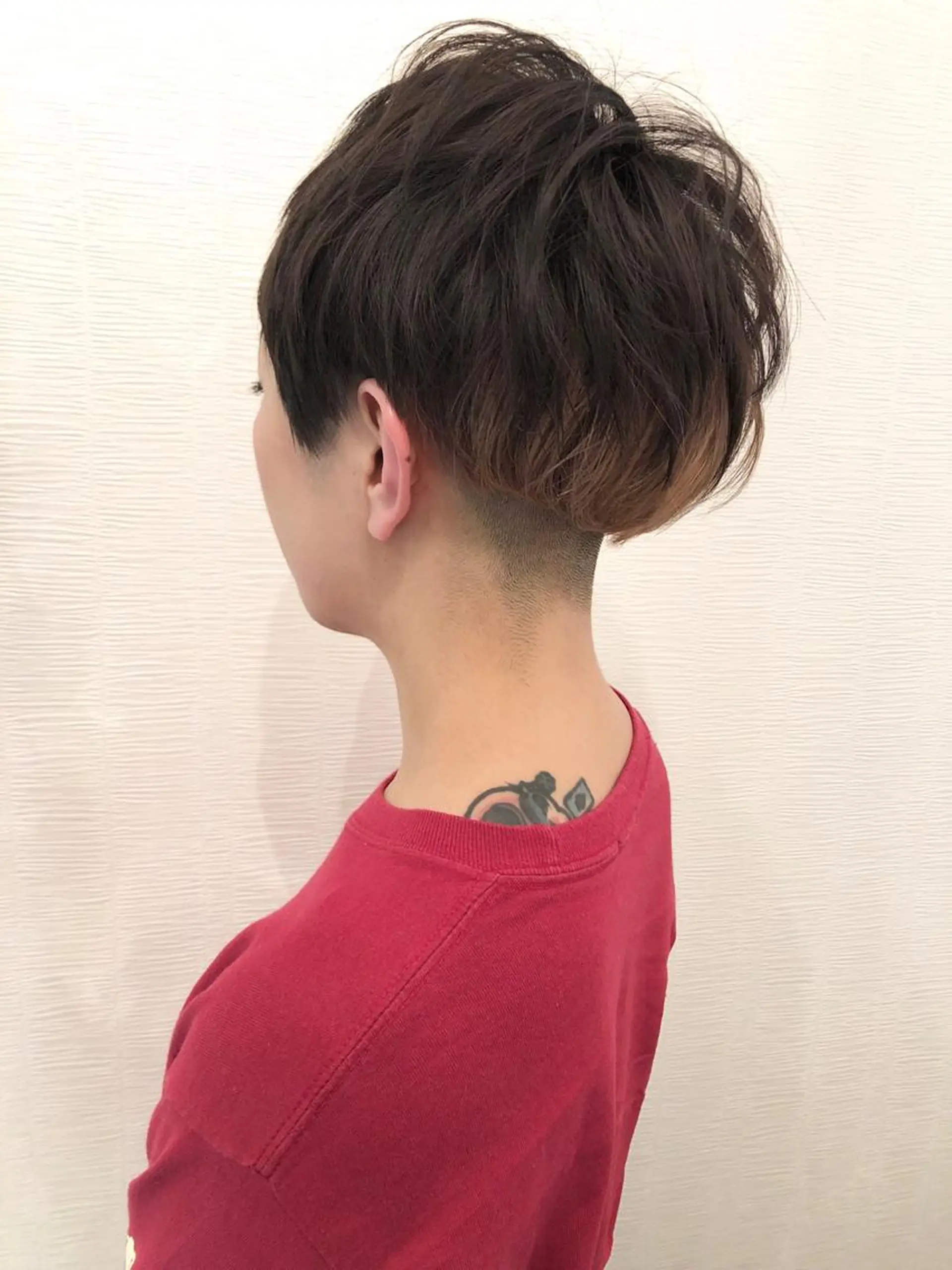 ショート カラー ダークグレー インナーカラー ショートヘア カット ヘアカラー トリートメント 平川 友希子のヘアスタイル