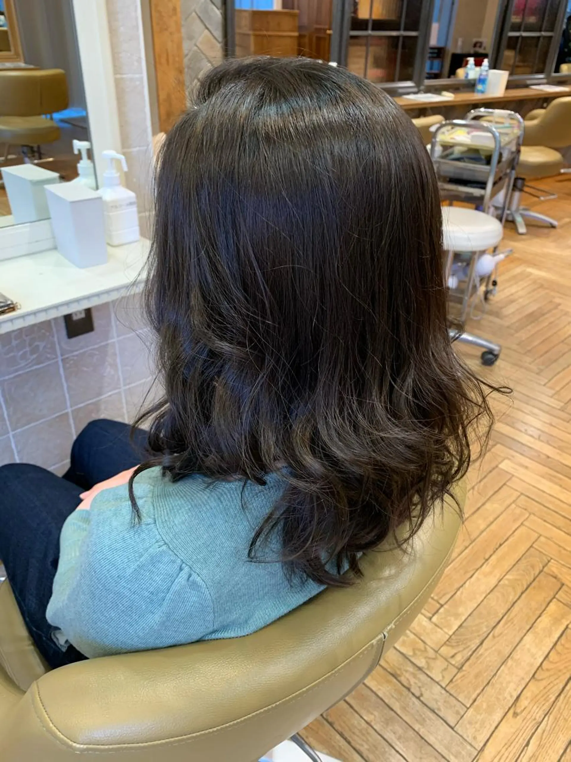 ミディアム カラー アッシュ アッシュグレー ごとう さなのヘアスタイル
