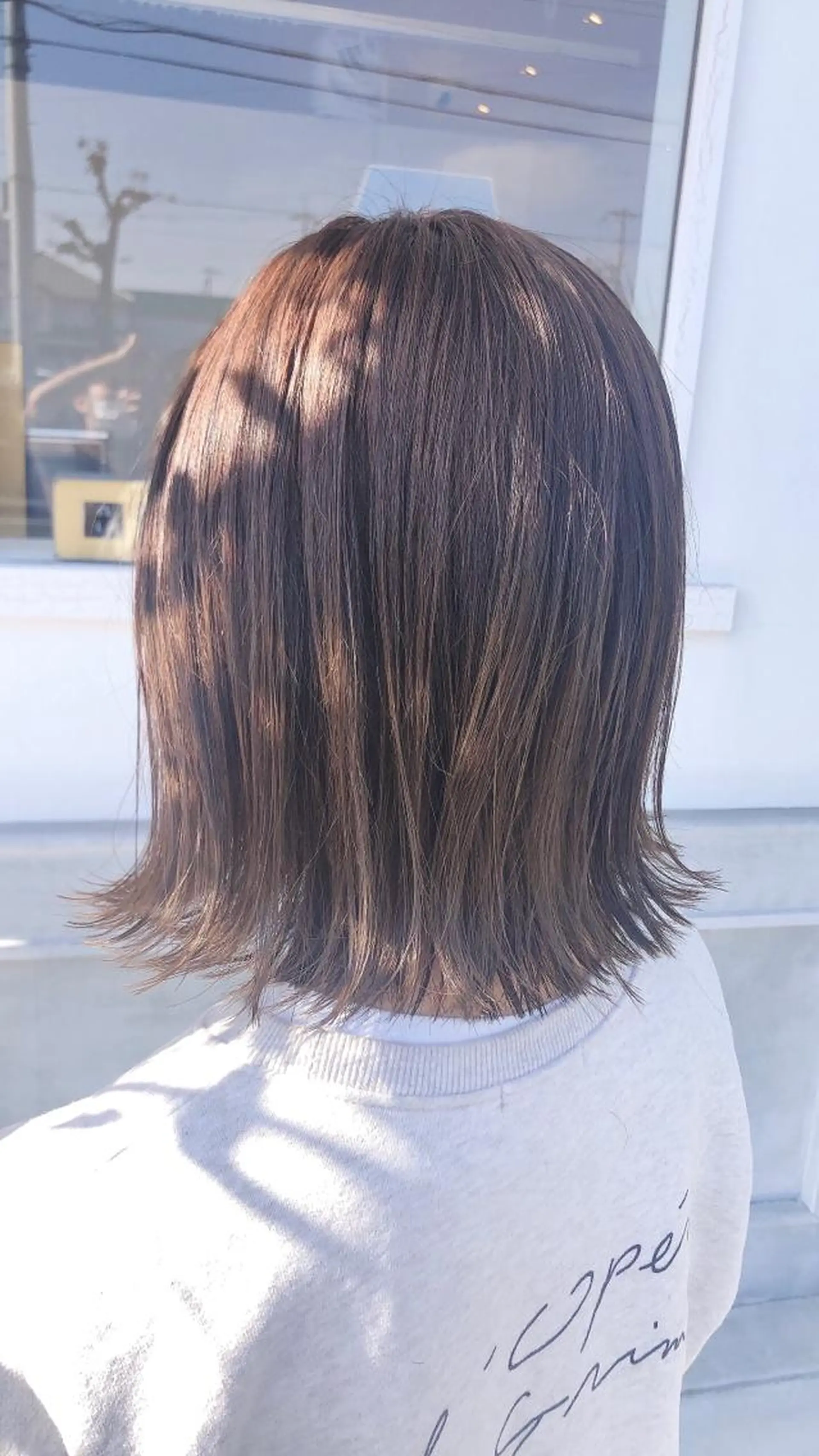 ショート カラー ベージュカラー ブリーチ ブリーチなしカラー 外ハネヘア 三村 桜生のヘアスタイル