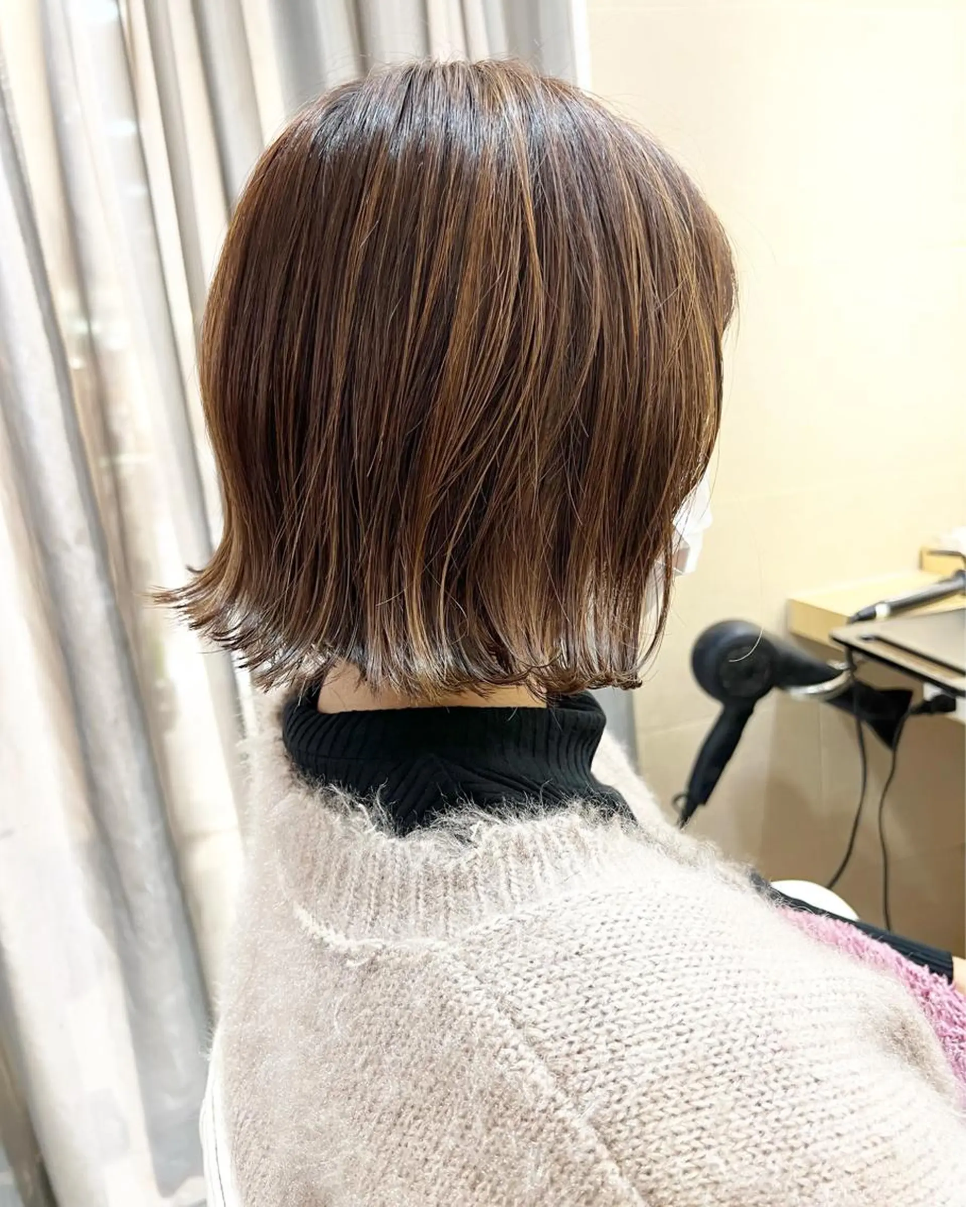 ショート カラー ボブ 外ハネヘア カット 小田 亮のヘアスタイル