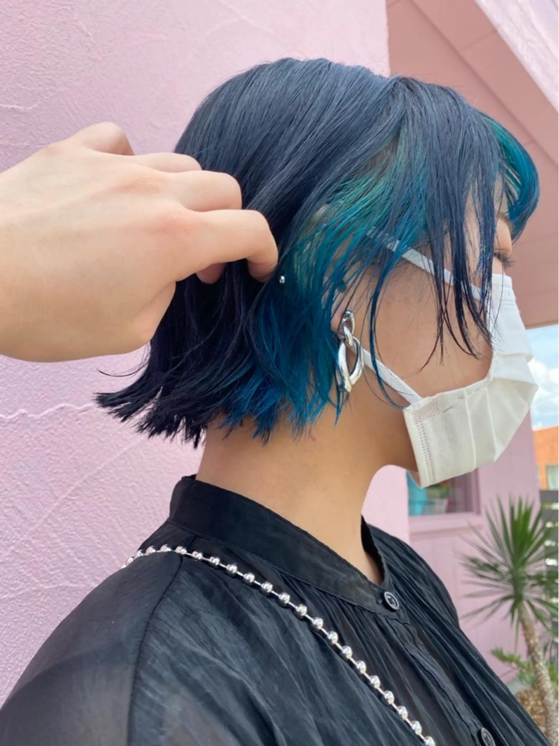 ミディアム カラー ブルーカラー ウルフカット 個性派/ハイトーン ✨✨　稲吉菜々美のヘアスタイル
