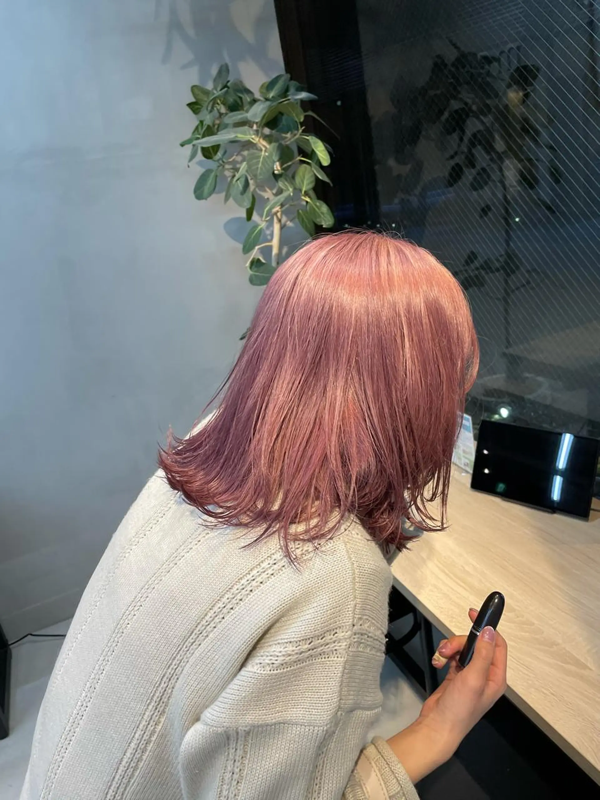 ミディアム カラー ピンクカラー astar所属・kotono🪿 透明感カラーのヘアスタイル