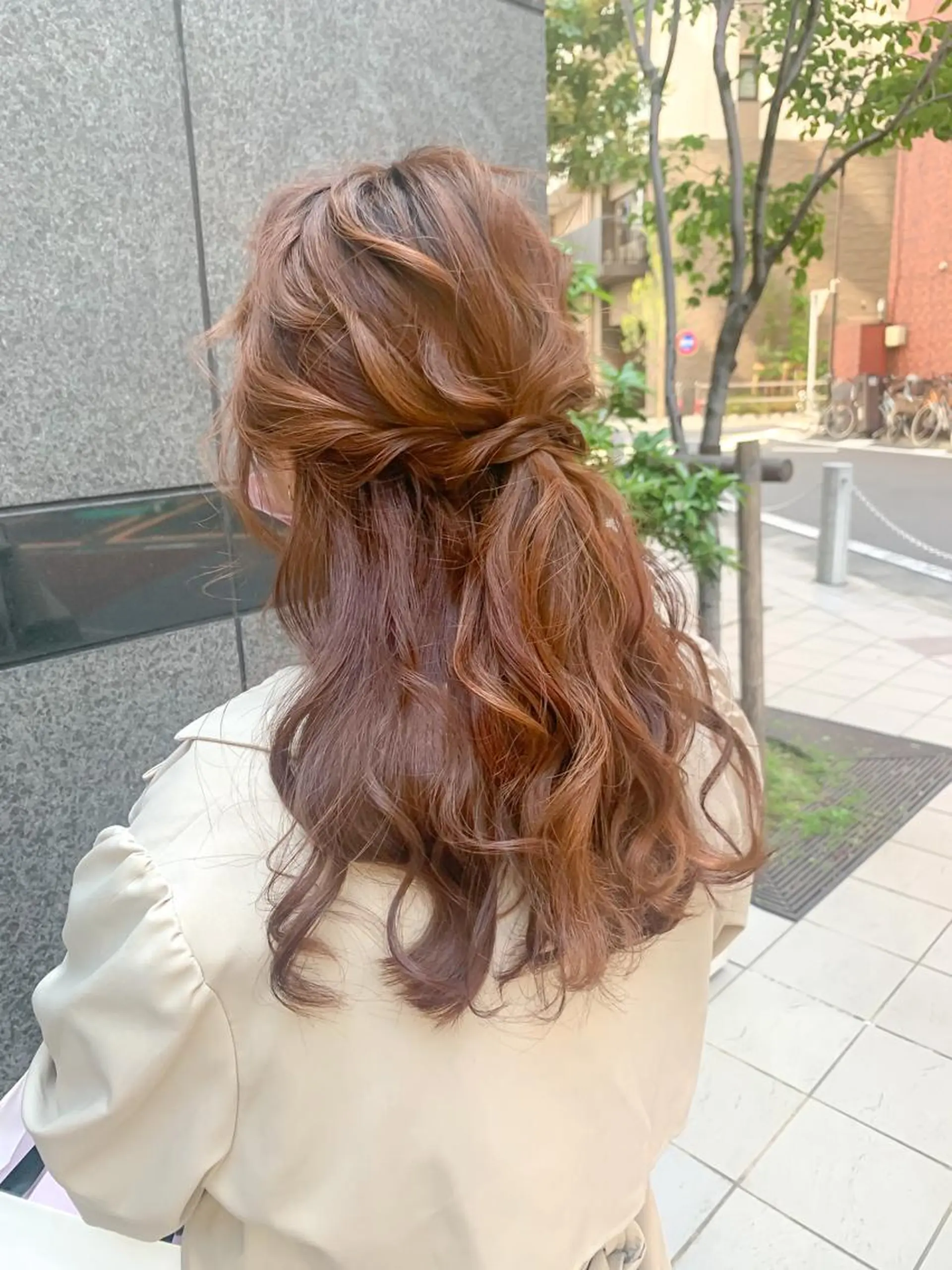 セミロング ヘアアレンジ ハーフアップ 飯塚 沙衣のヘアスタイル