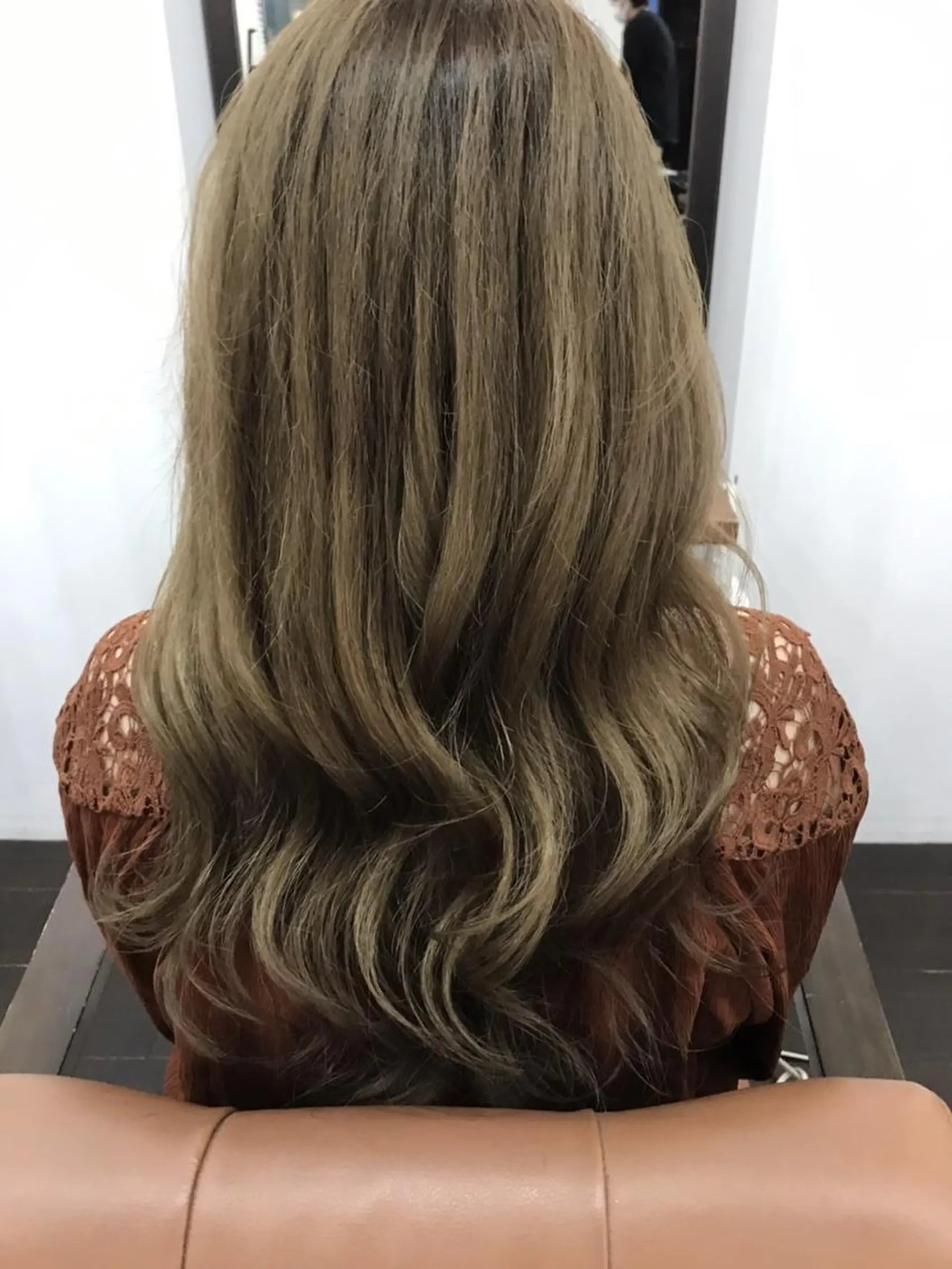 セミロング カラー セミロングパーマ アッシュ アッシュブラウン ベージュカラー 黒髪 カット ヘアカラー 小久保 淳平のヘアスタイル