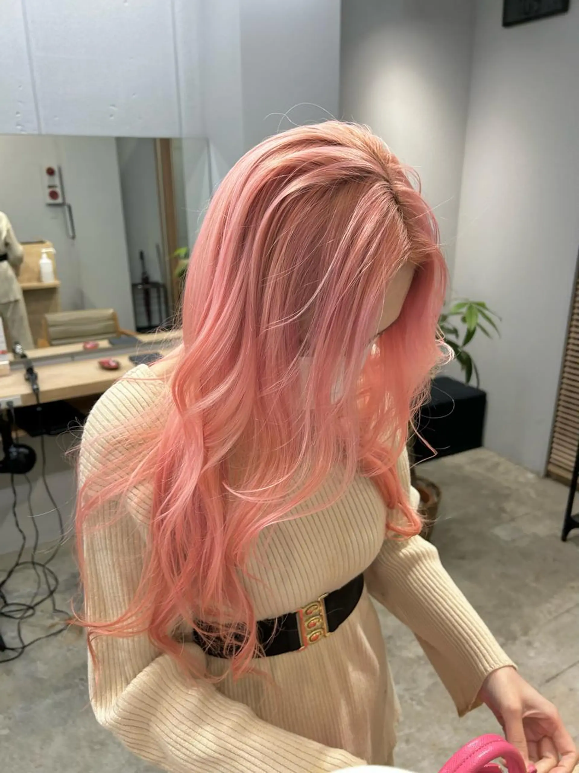 セミロング カット ヘアカラー SAEKI【ior 】北千住店ブリーチのヘアスタイル