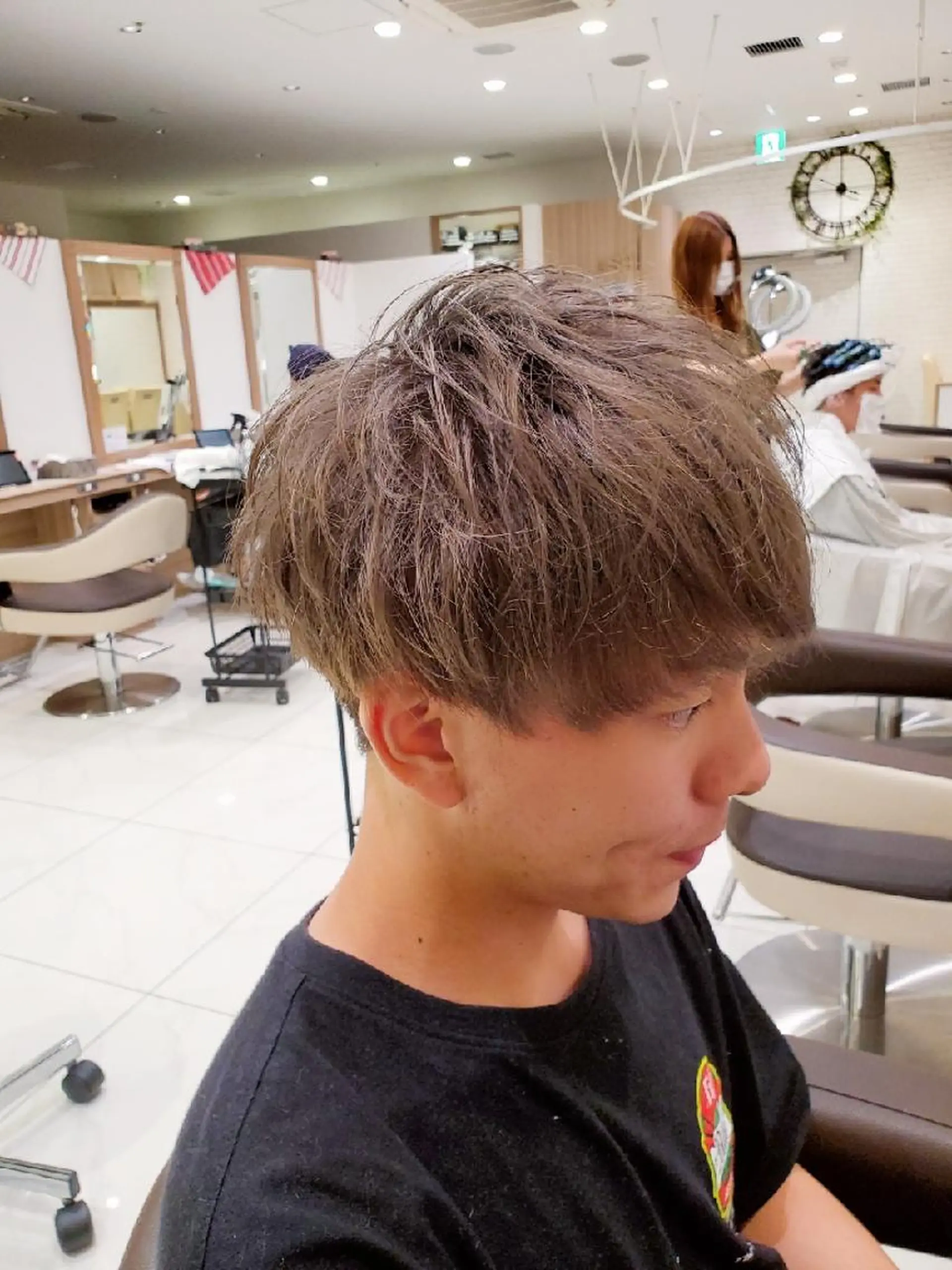 ショート カラー ベージュカラー ブリーチ イルミナカラー ミルクティーベージュ 中村 和貴のヘアスタイル