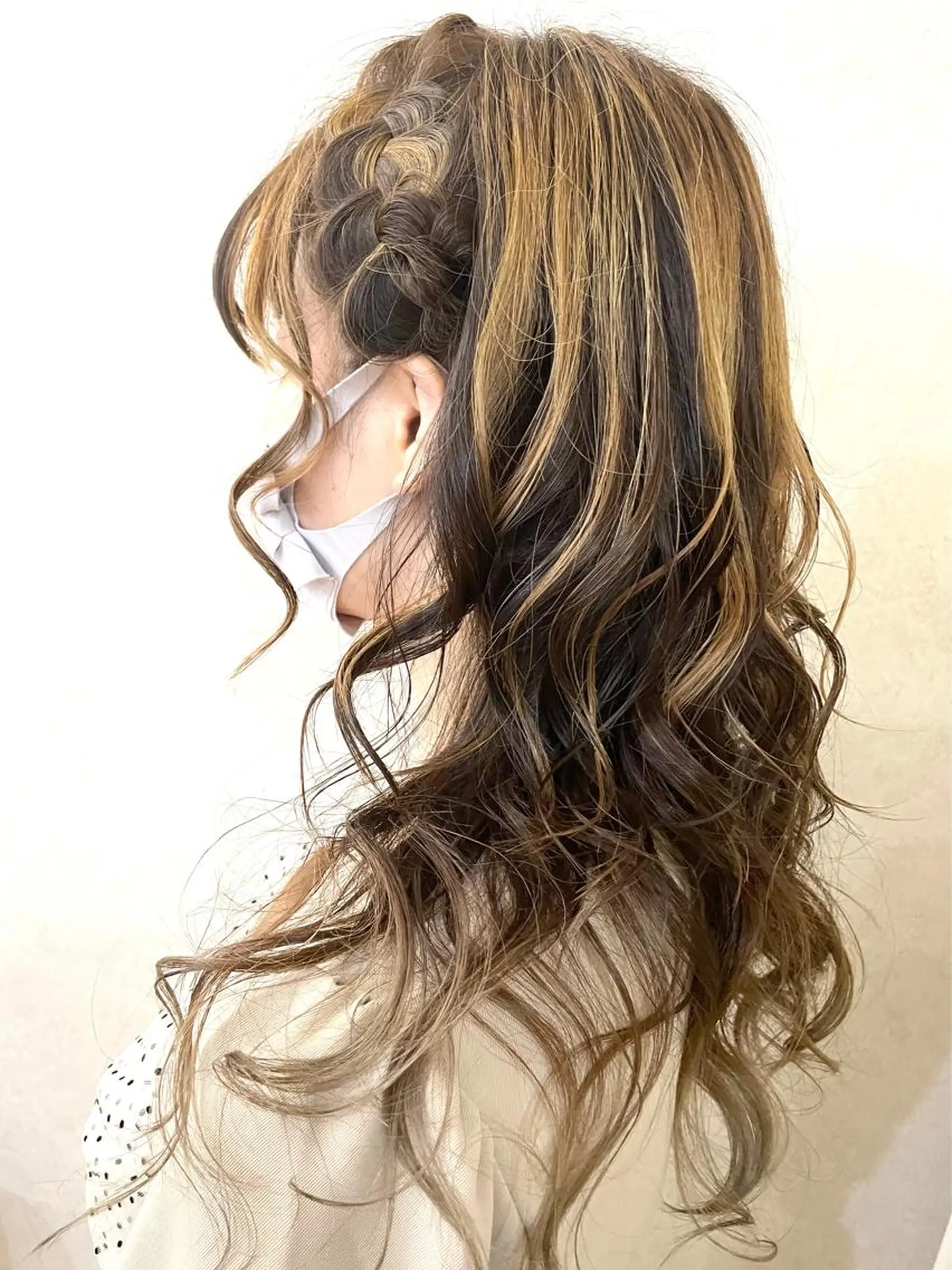ミディアム カラー パーマ ヘアアレンジ メンズ ハーフアップ シールエクステ メンズバレイヤージュ メンズブリーチ メンズハイライト ヘアセット 🦋高瀬寛菜🦋 韓国/ブリーチのヘアスタイル