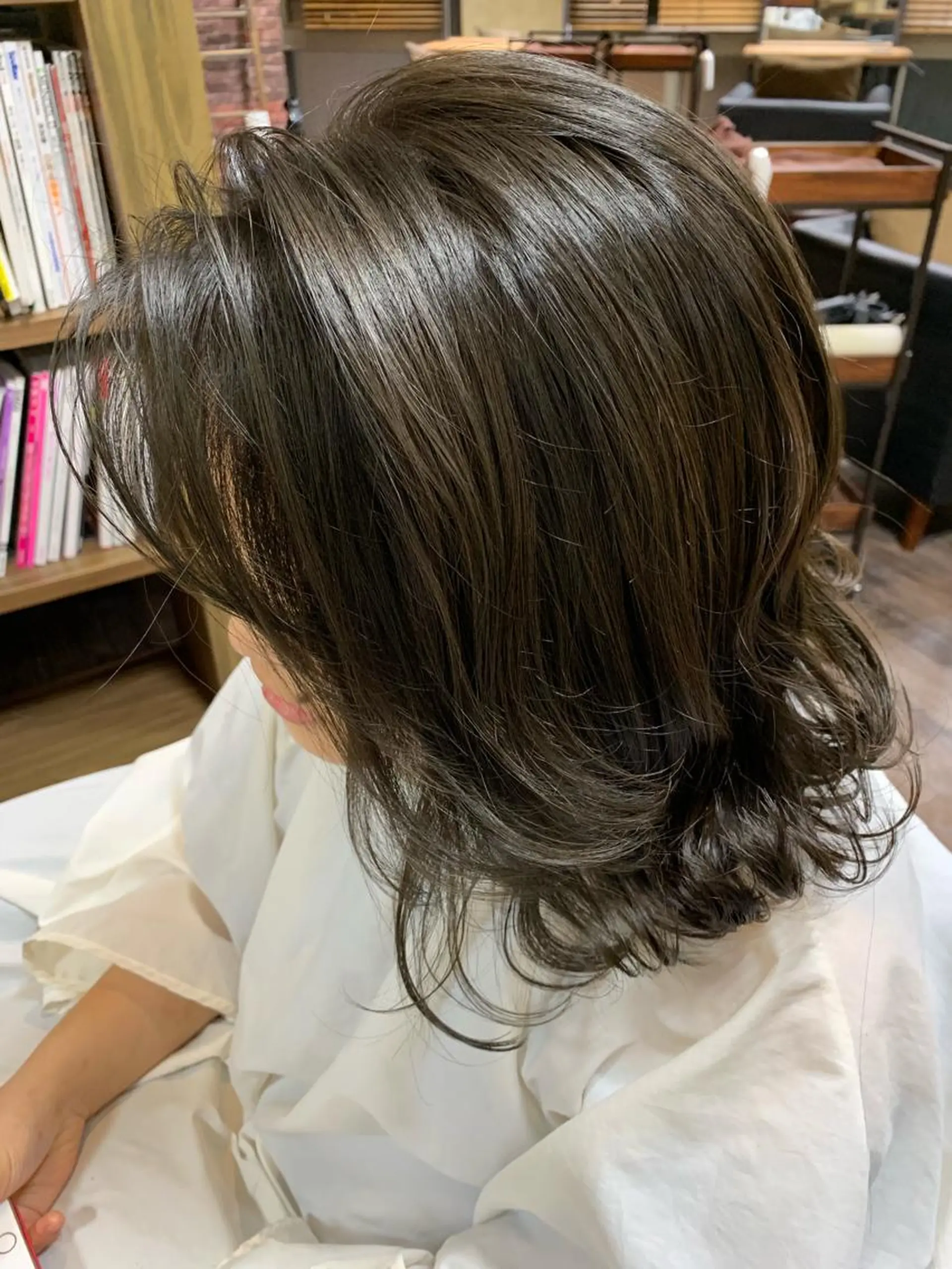 ミディアム カラー カット ヘアカラー トリートメント 平 ちひろのヘアスタイル