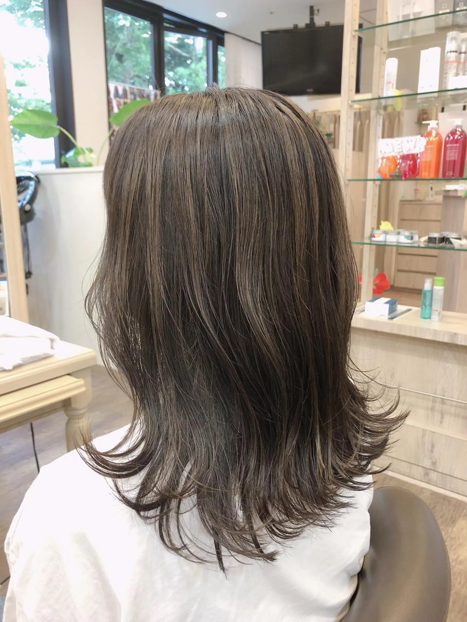 セミロング カラー グレージュ ハイライトカラー ハイライト ヘアカラー 尚平 髪質改善 大人のデザインカラーのその他イメージ