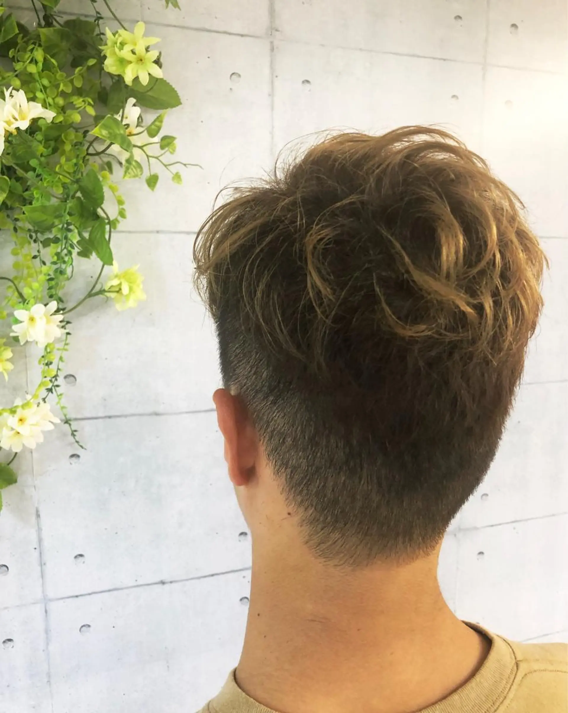 ショート メンズ フェードカット ショートヘア カルマ・ニュアンス パーマ　須田龍世のヘアスタイル