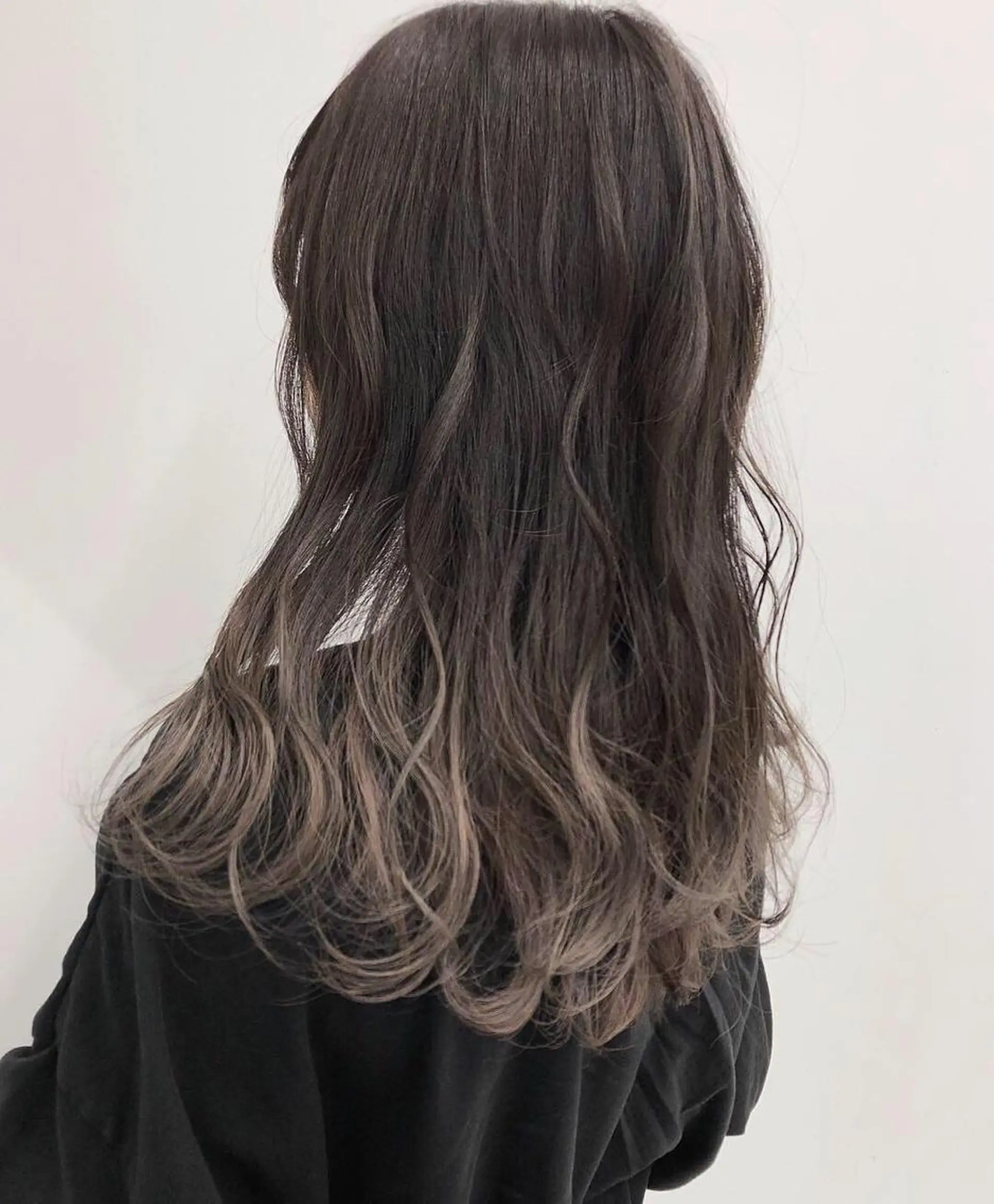 セミロング カラー バレイヤージュ レイヤーカット 🦄インナーカラー 🦄貫井彩花のヘアスタイル