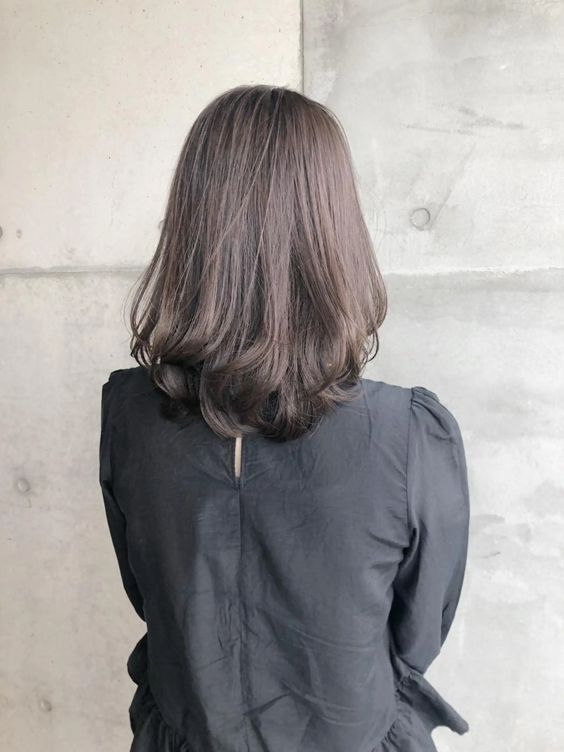 セミロング カラー アッシュ アッシュブラウン ブリーチ ブラウンカラー ブリーチなしカラー 吉田 明弘のヘアスタイル