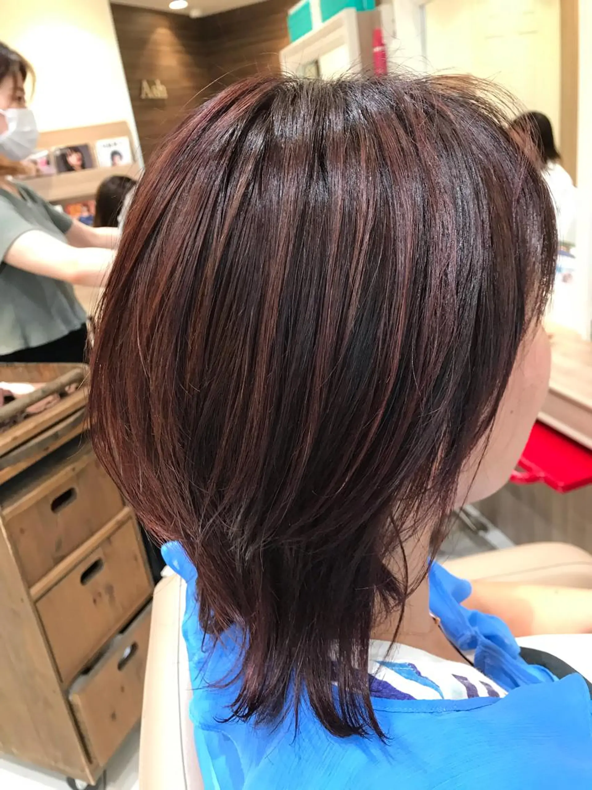 ミディアム カラー ハイライトカラー イルミナカラー ハイライト ヘアカラー トリートメント ウエモト　タク ショート/レイヤーのヘアスタイル