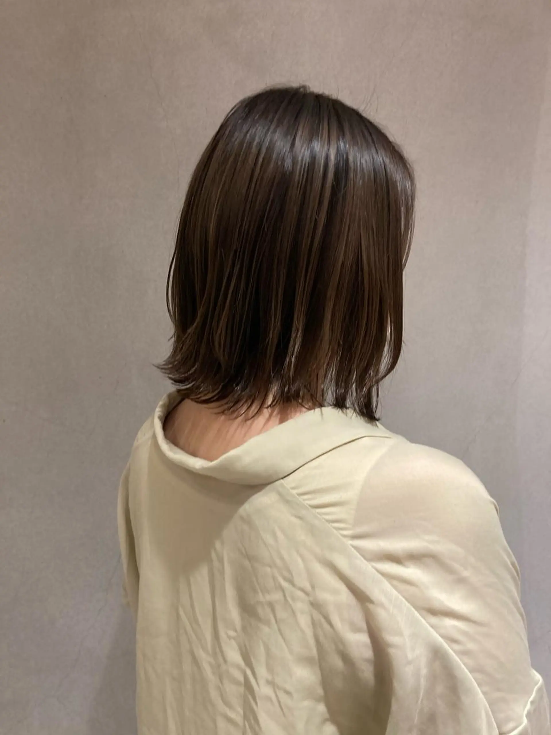 ミディアム カラー ベージュカラー ブリーチ レイヤーカット ボブ/透明感カラー /坂口恵梨子のヘアスタイル