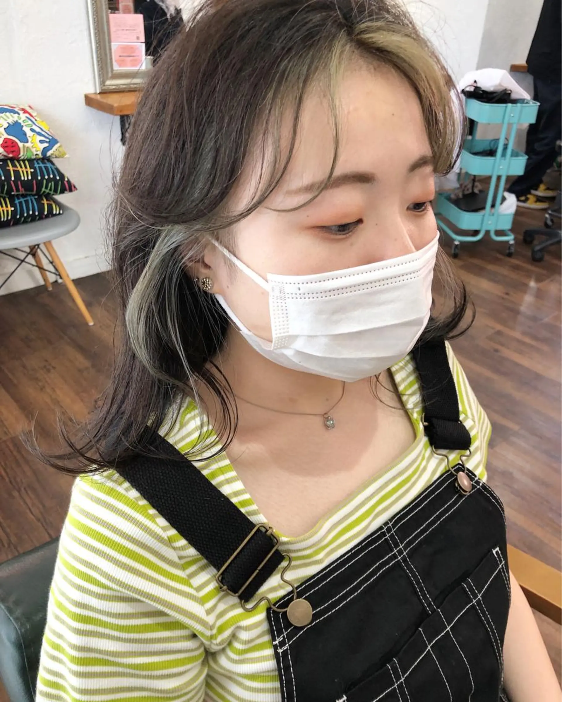 セミロング カラー ミストバング  フェイスフレーミング 江原 彩華のヘアスタイル