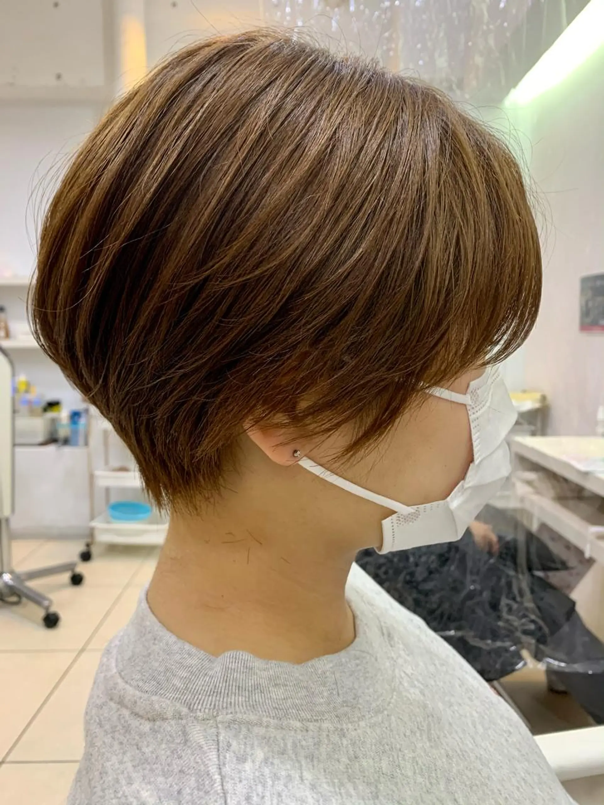 ショート カラー くびれヘア ショートヘア コテ巻き風パーマ/ クロスパーマ/久岡のヘアスタイル