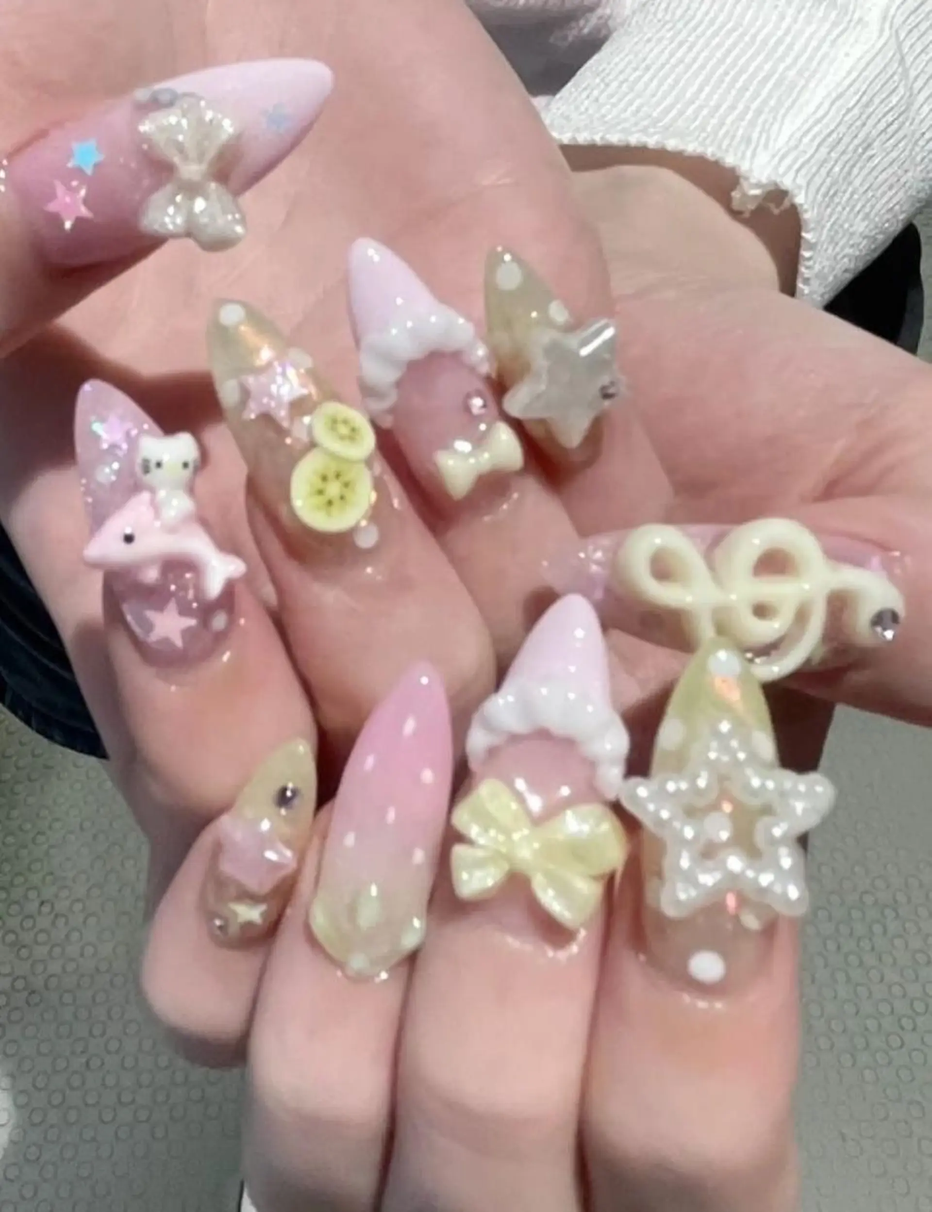 ネイル 長さ出し フレンチネイル グラデーション 卒業式 マグネットネイル ハンドネイル MIHANA SAKURAのネイルデザイン