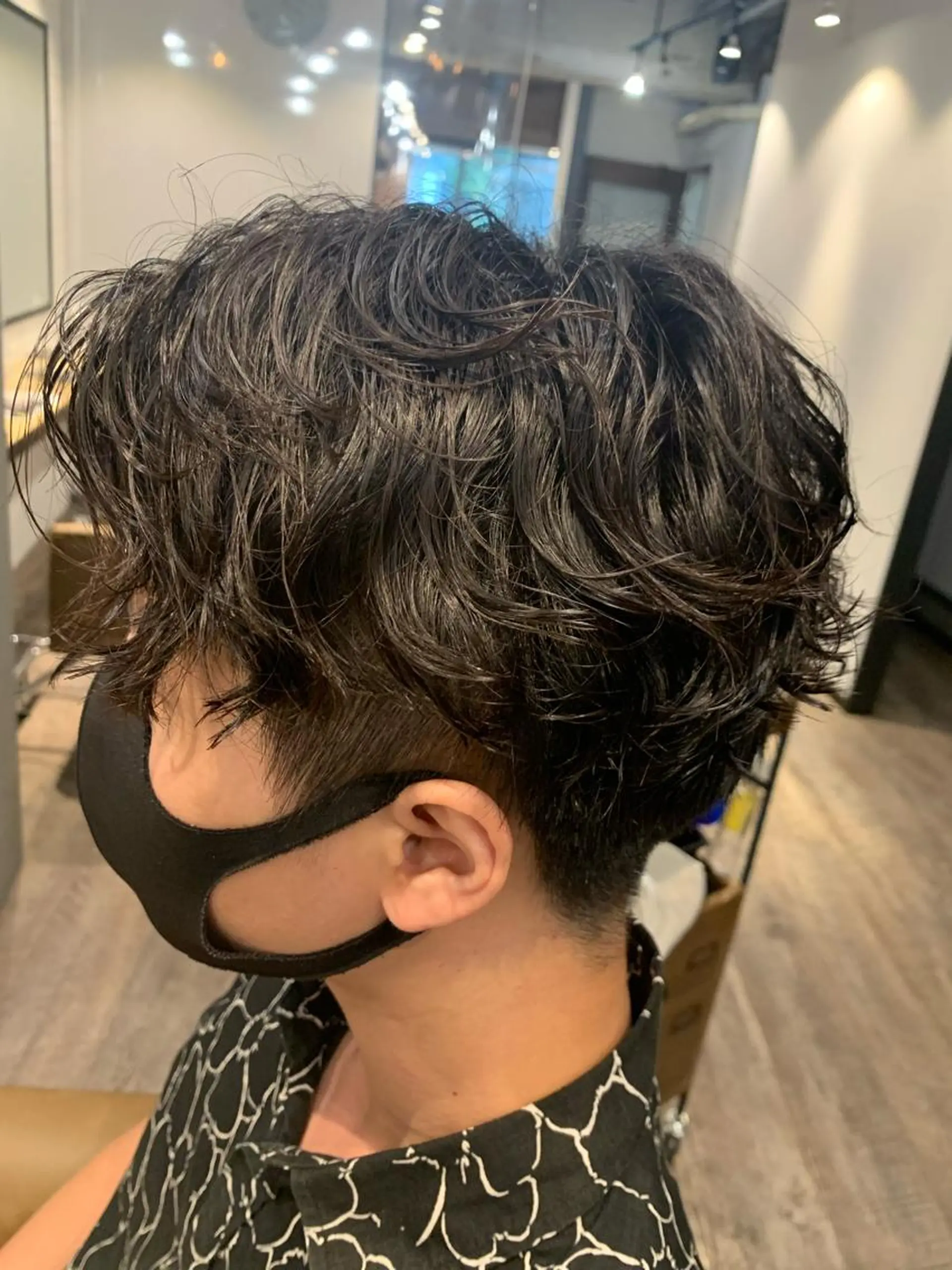 ショート パーマ メンズ センターパート メンズパーマ スパイラルパーマ ルラブランシェ所属・🫧美髪カラー🫧 MANAMIのヘアスタイル