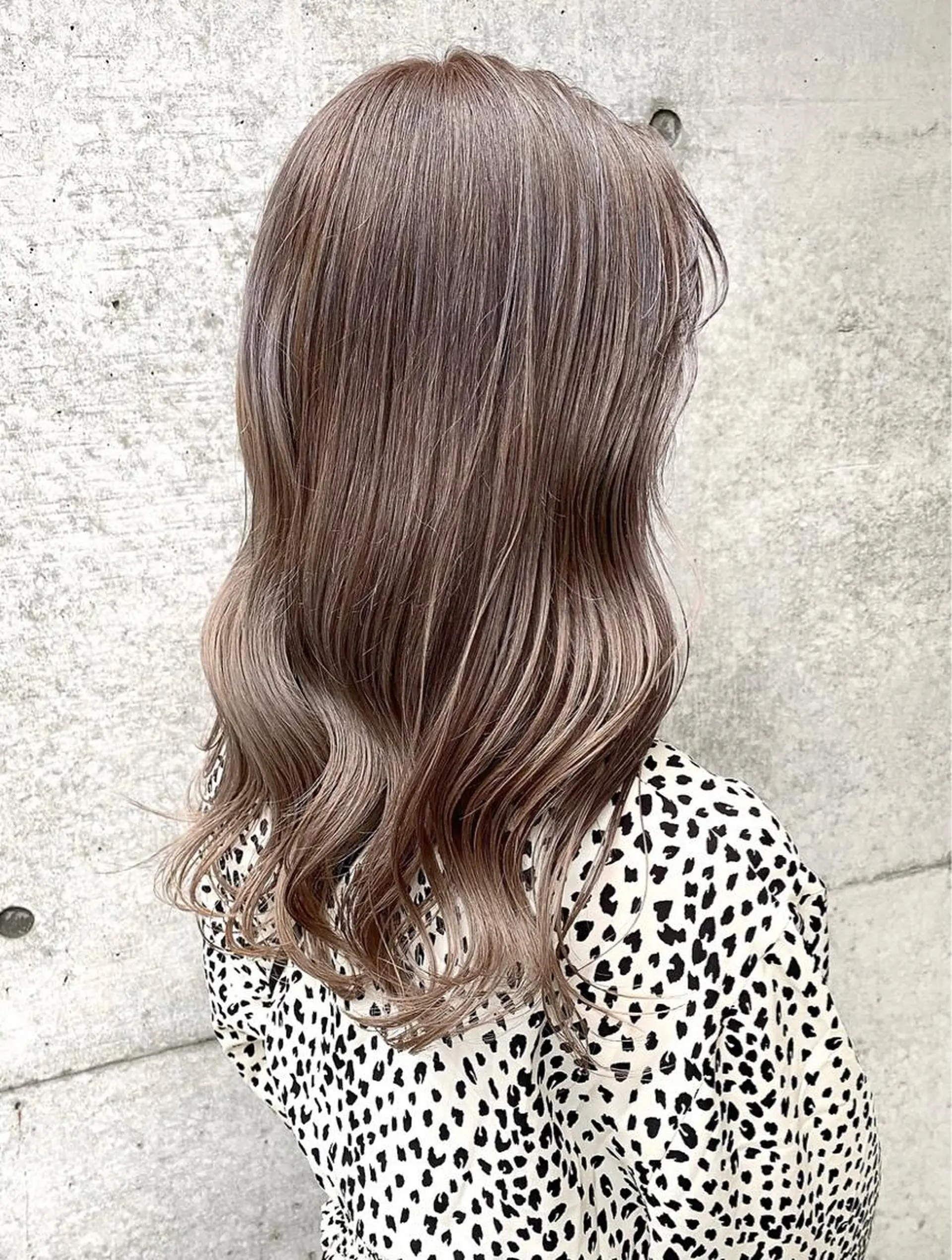 ロング カラー ヘアアレンジ ベージュカラー ラテベージュ ヘアカラー トリートメント 山崎 澪のヘアスタイル