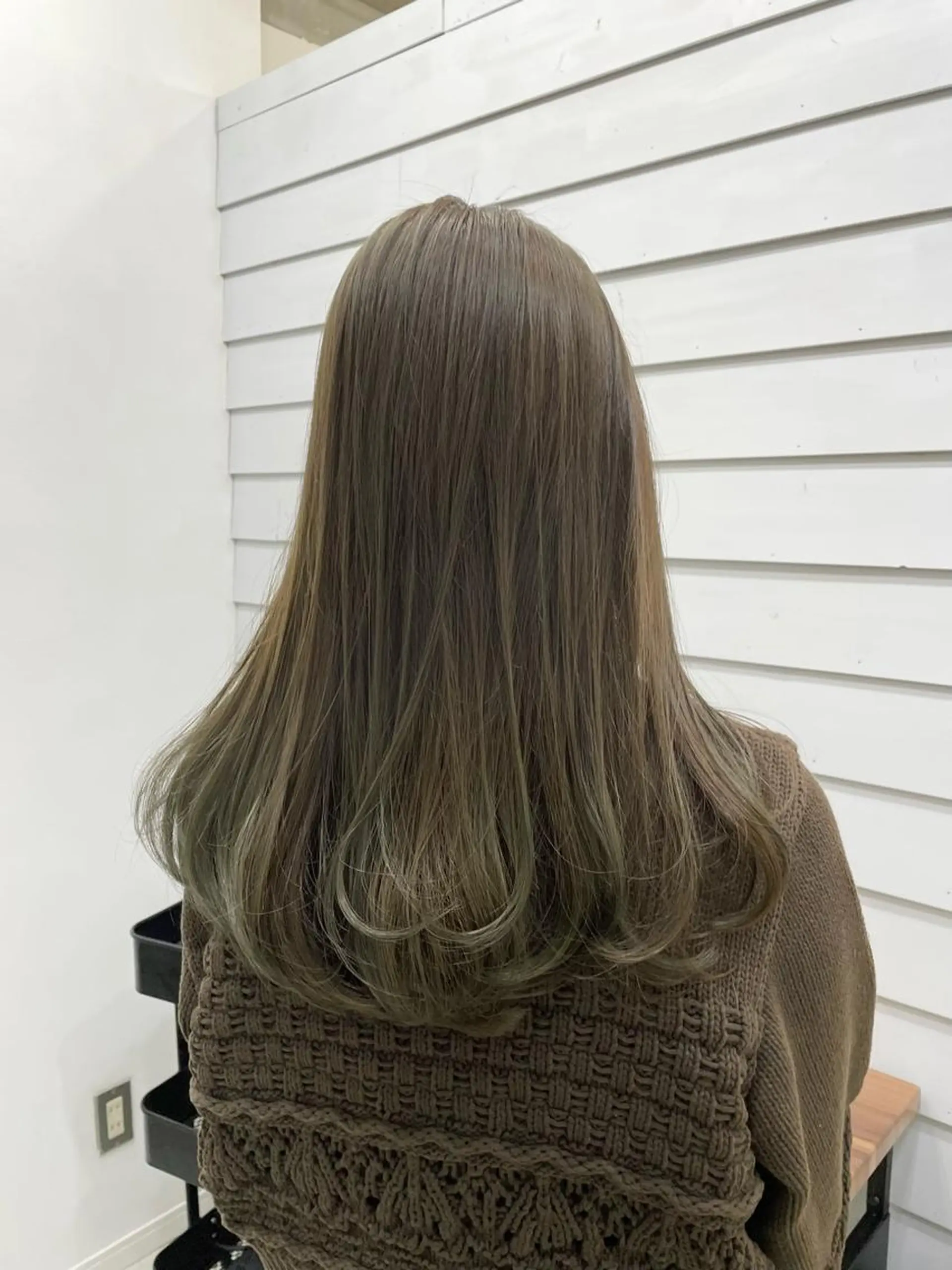 セミロング カラー ベージュカラー オリーブベージュ GISEL TAKUYAのヘアスタイル