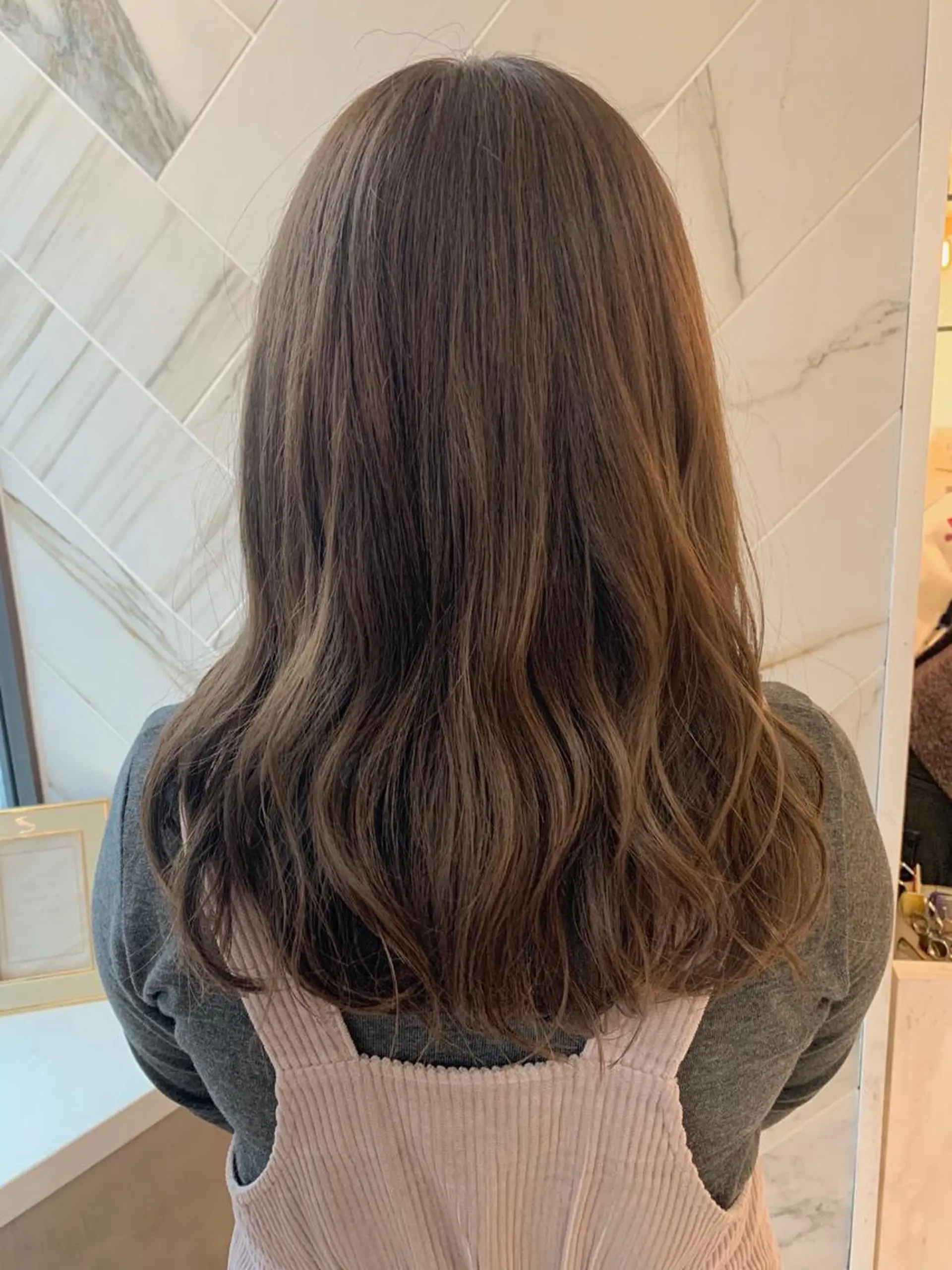 セミロング カラー アッシュ ベージュカラー カット ヘアカラー トリートメント 【艶髪、髪質改善✨】 Zina杉川のヘアスタイル