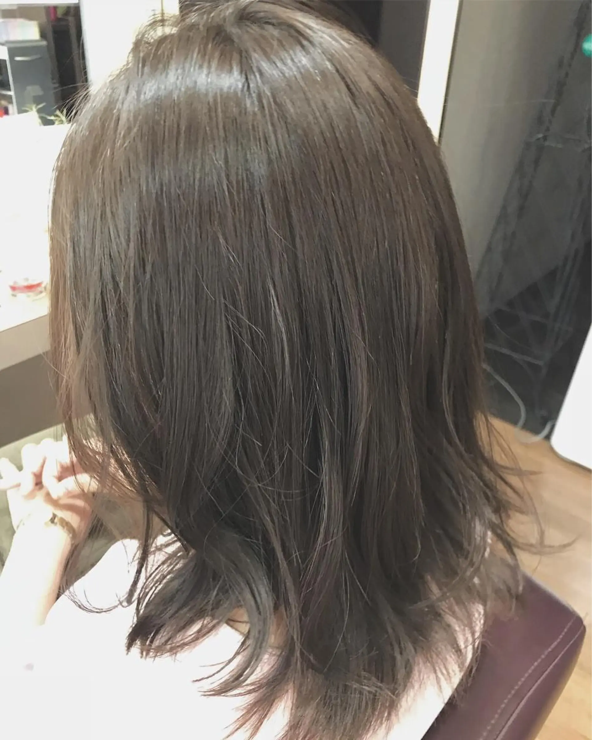 ミディアム カラー パーマ アッシュ ベージュカラー 黒髪 ブルーカラー ボルドーカラー カット ヘアカラー 三橋 和希のヘアスタイル