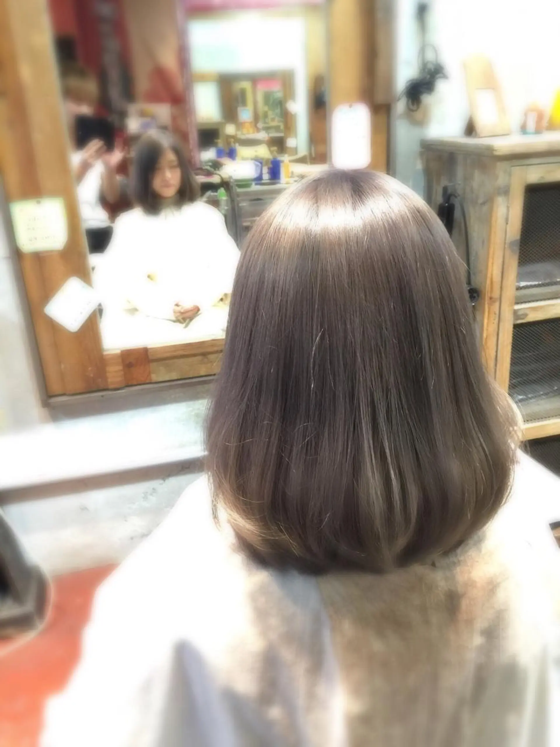 カラー ベージュカラー ホワイトベージュ FÜRSTIN所属・西村大悟 ブリーチ縮毛矯正のヘアスタイル