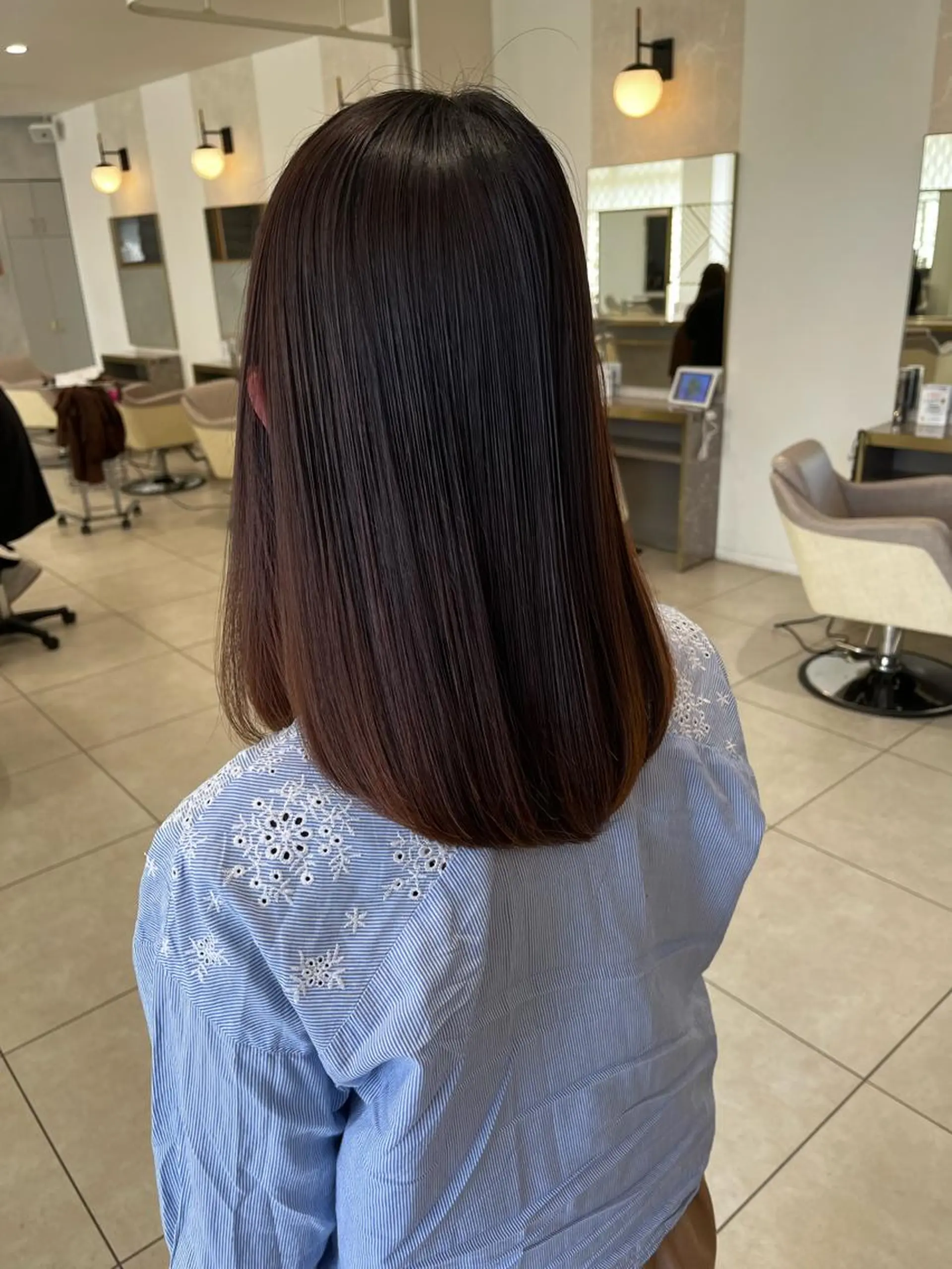 セミロング カット ヘアカラー 吹田 駿 髪質改善縮毛矯正のヘアスタイル