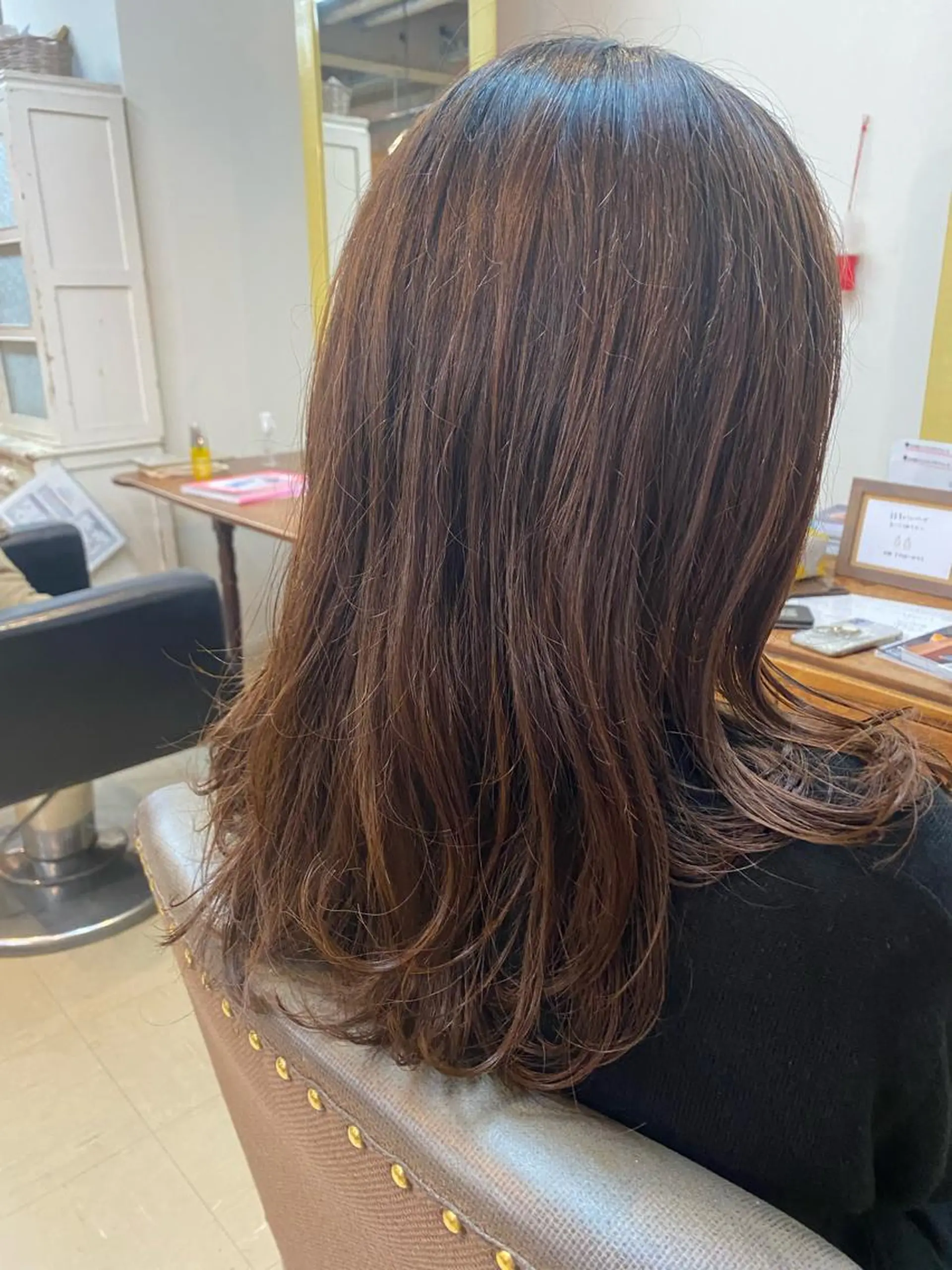 セミロング 小日向 沙織のヘアスタイル