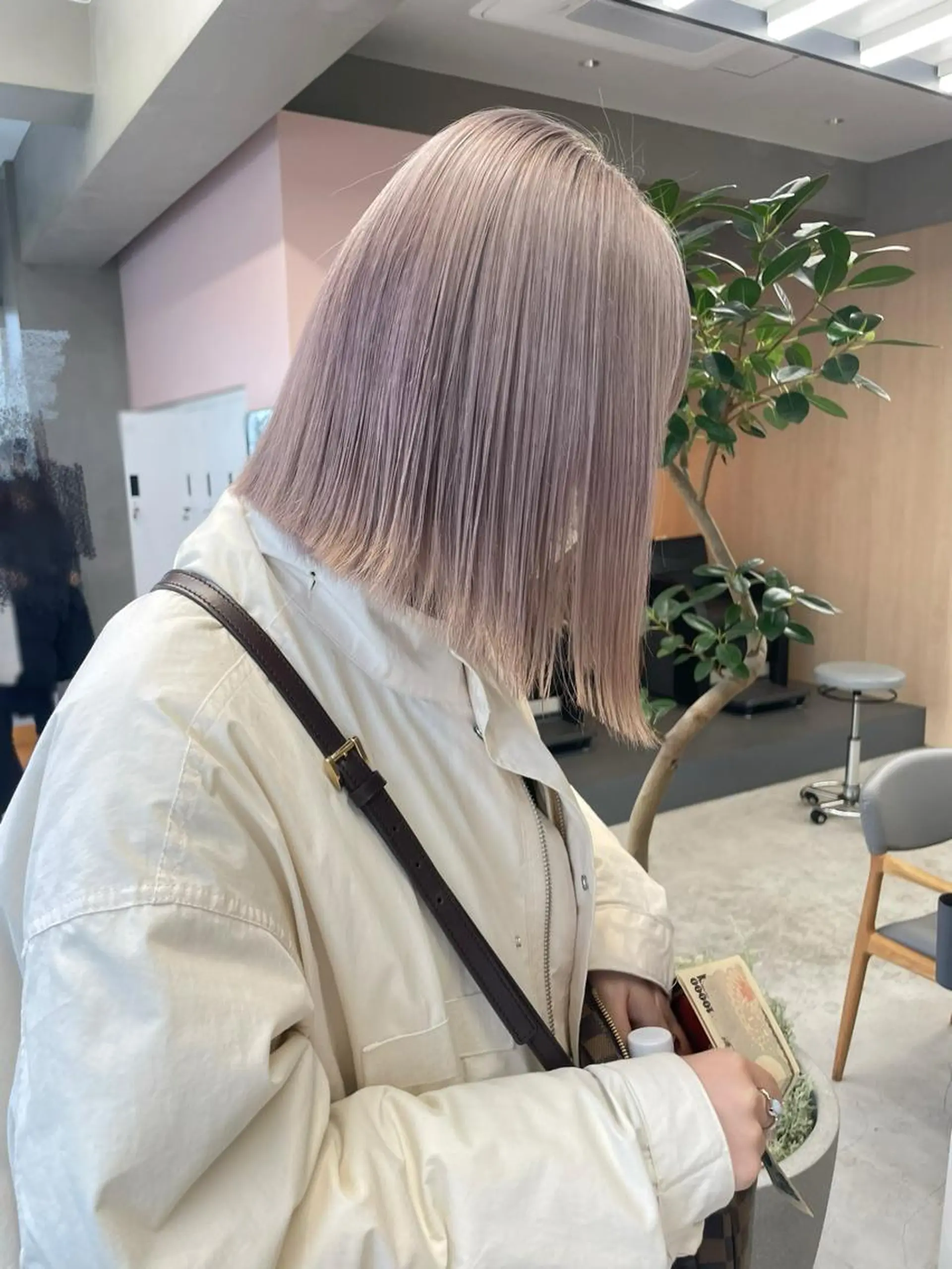 カラー ブリーチ 若月 あやかのヘアスタイル