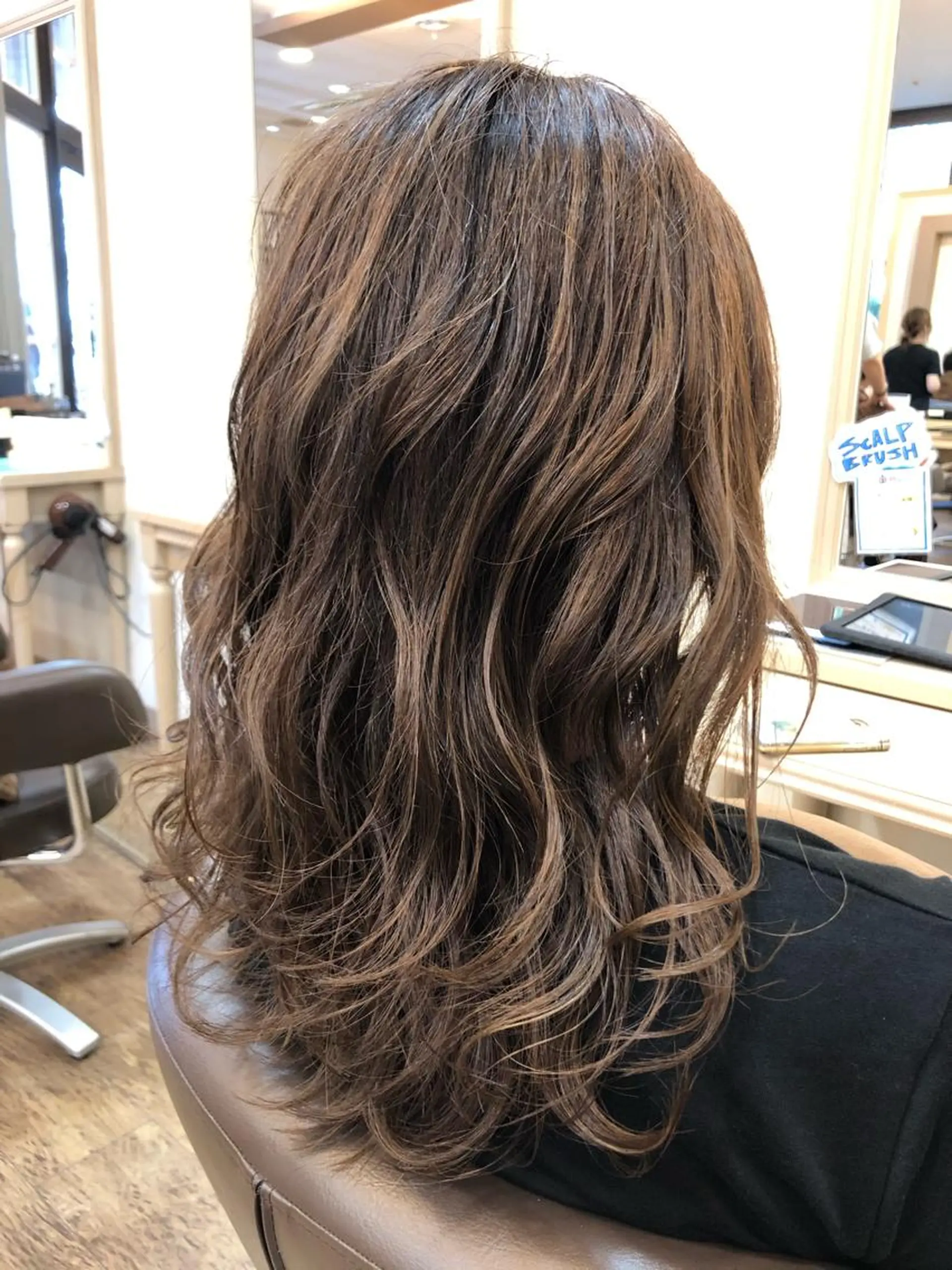 セミロング カラー ハイライトカラー ハイライト ヘアカラー 尚平 髪質改善 大人のデザインカラーのその他イメージ