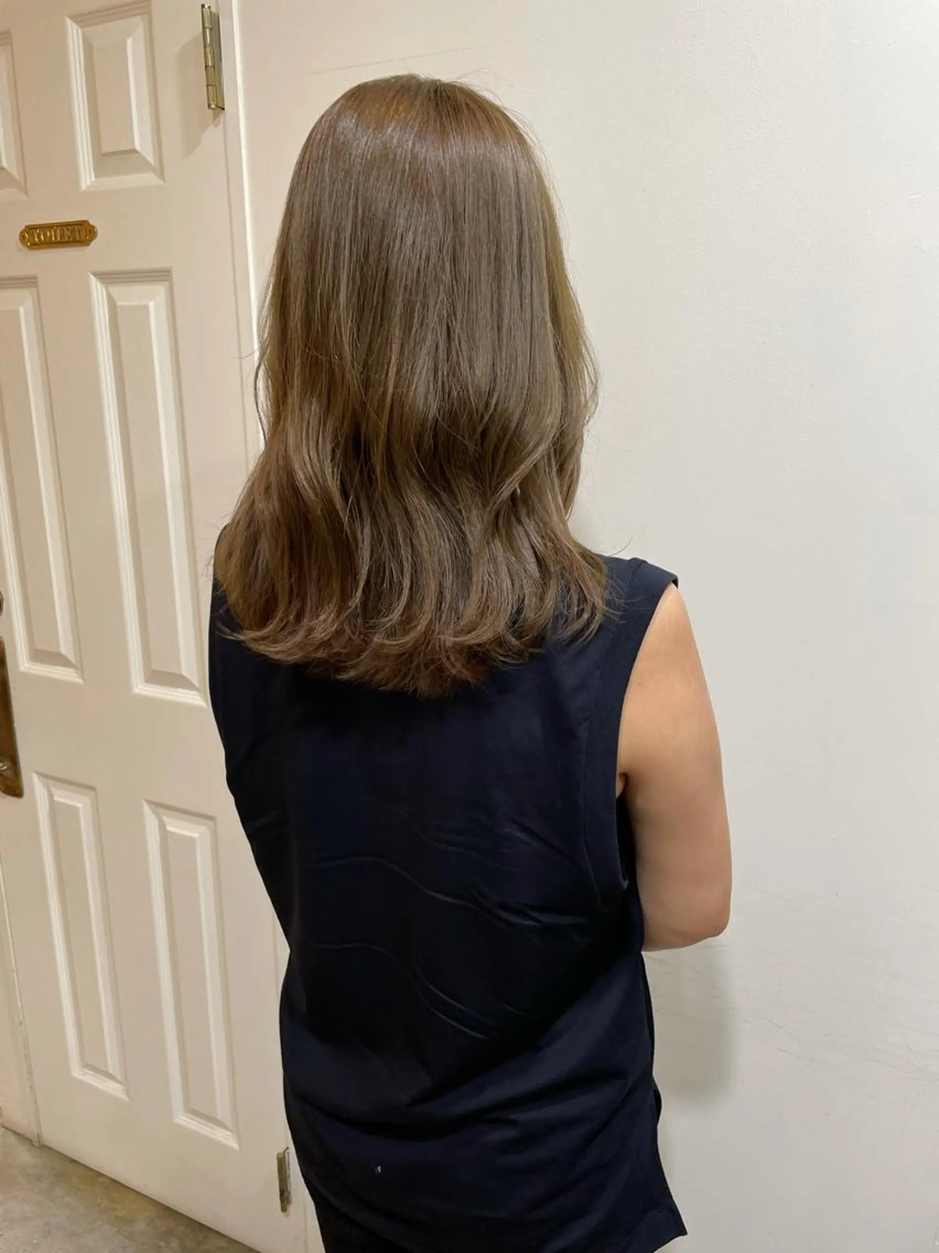 ミディアム カラー カット ヘアカラー トリートメント MIOベージュカラー 柔らかいカラーのヘアスタイル