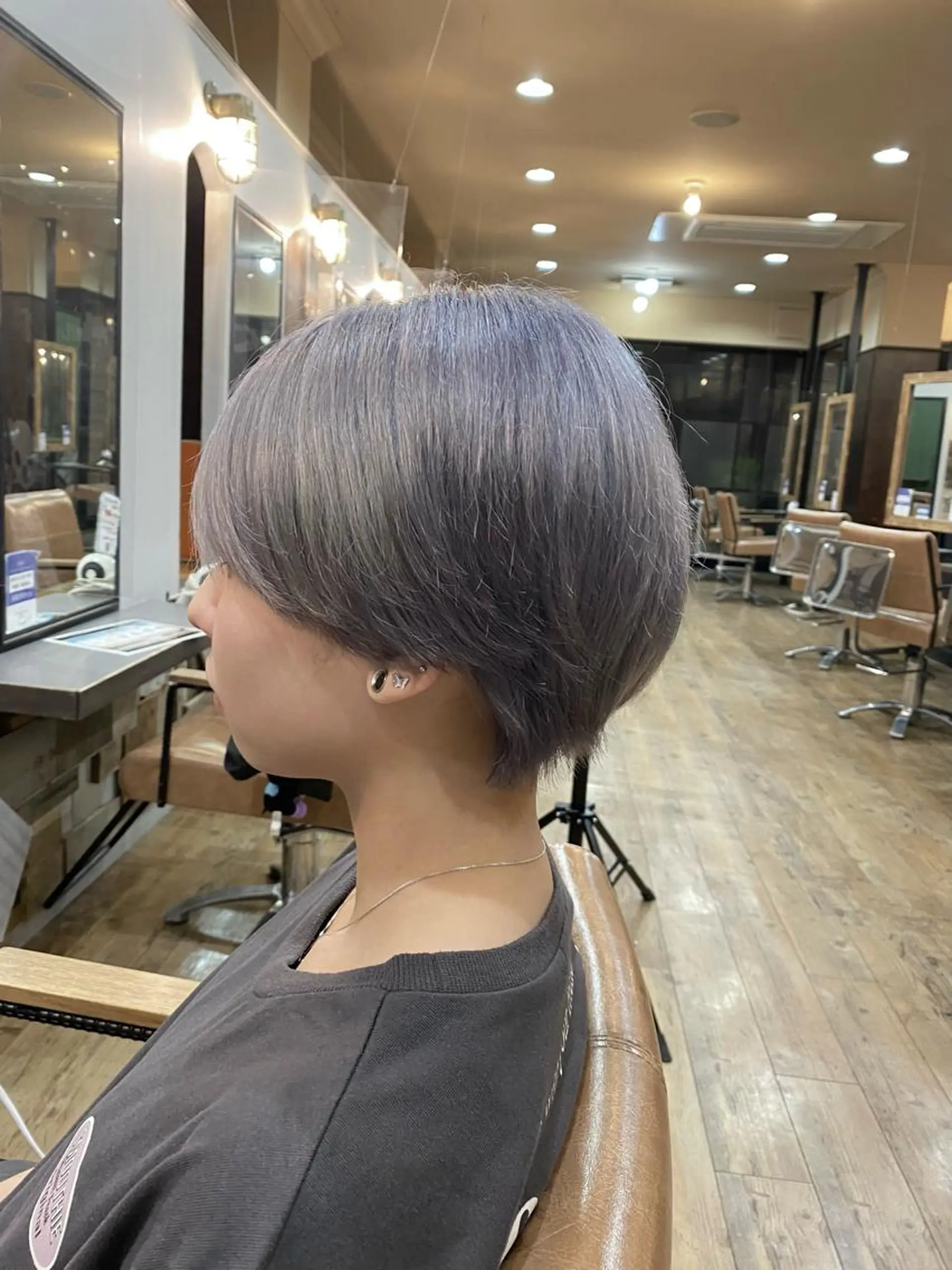 ショート カラー シルバー ホワイトシルバー ヘアカラー トリートメント ケアカラーリスト✂️ SHIAN   フジのヘアスタイル