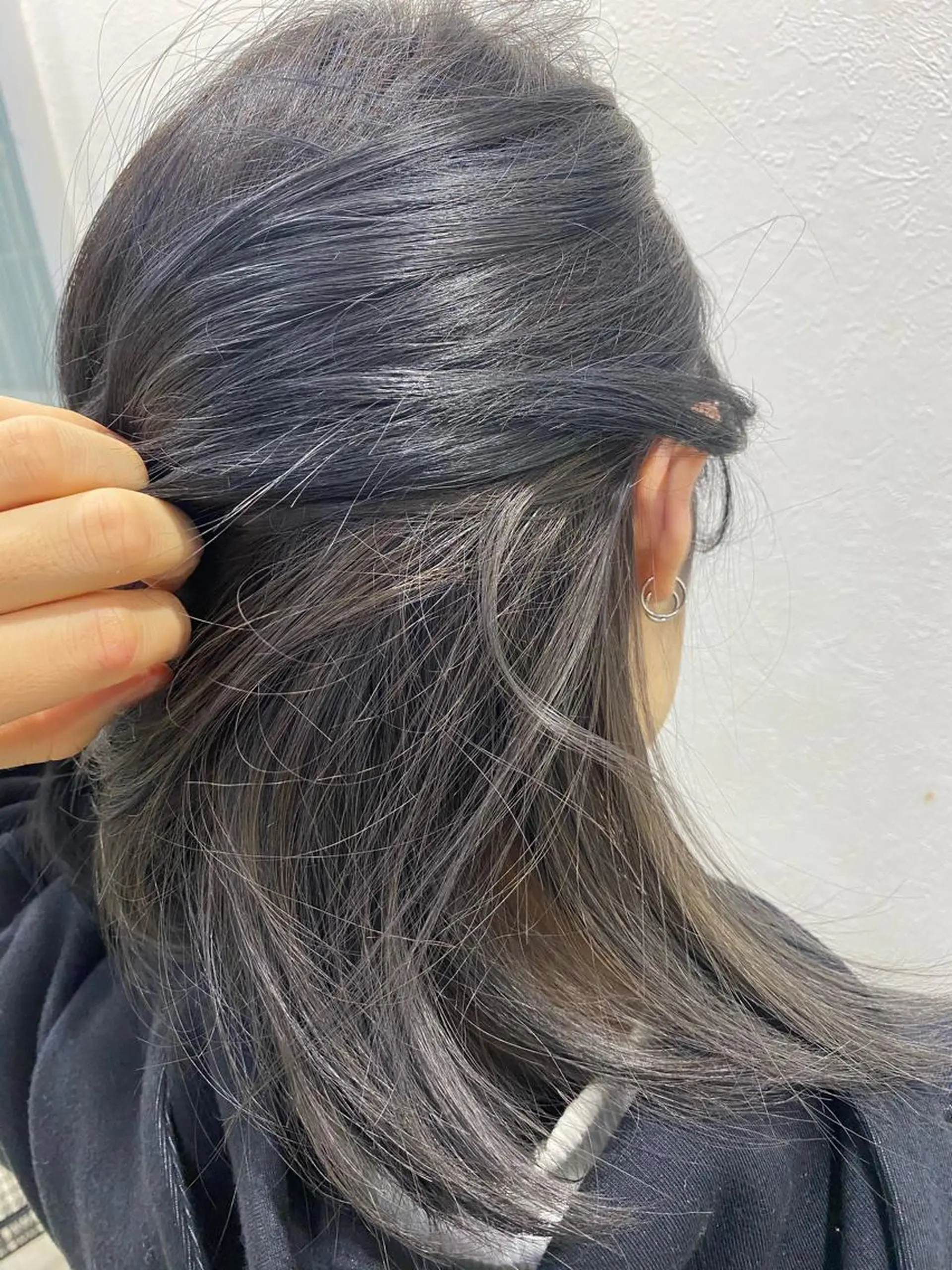 ミディアム カラー インナーカラー シルバー カット ヘアカラー トリートメント いんかろーず所属・羽澤 亨威【髪質改善】のヘアスタイル