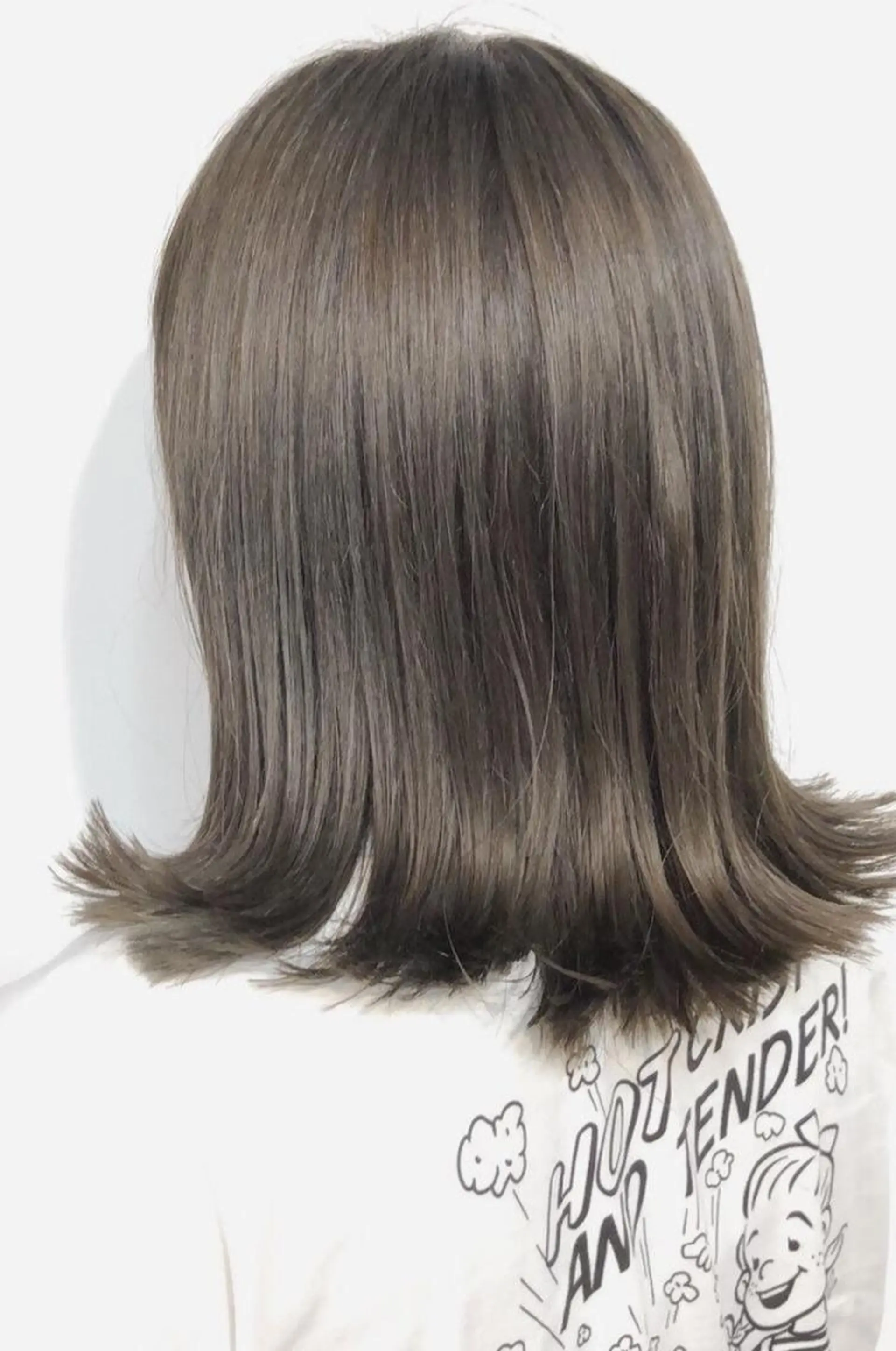 ミディアム カラー アッシュ シルバー シルバーアッシュ ボブ Laissez Deuxのヘアスタイル