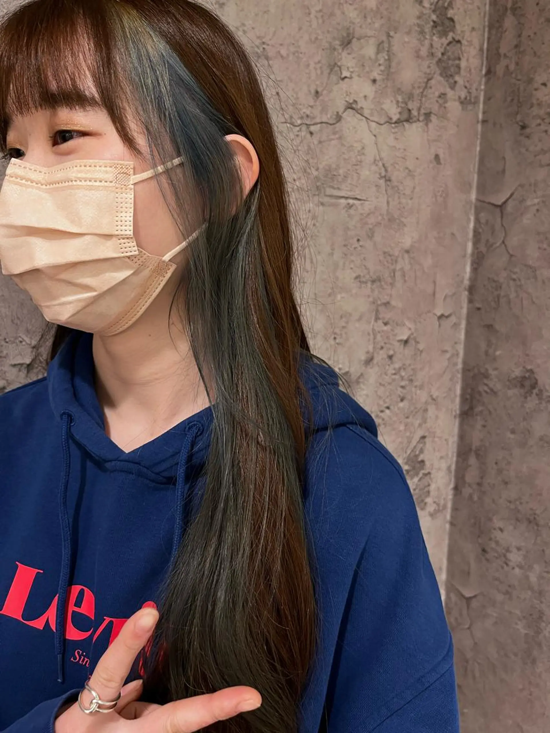 ロング カラー 巖本 真希のヘアスタイル