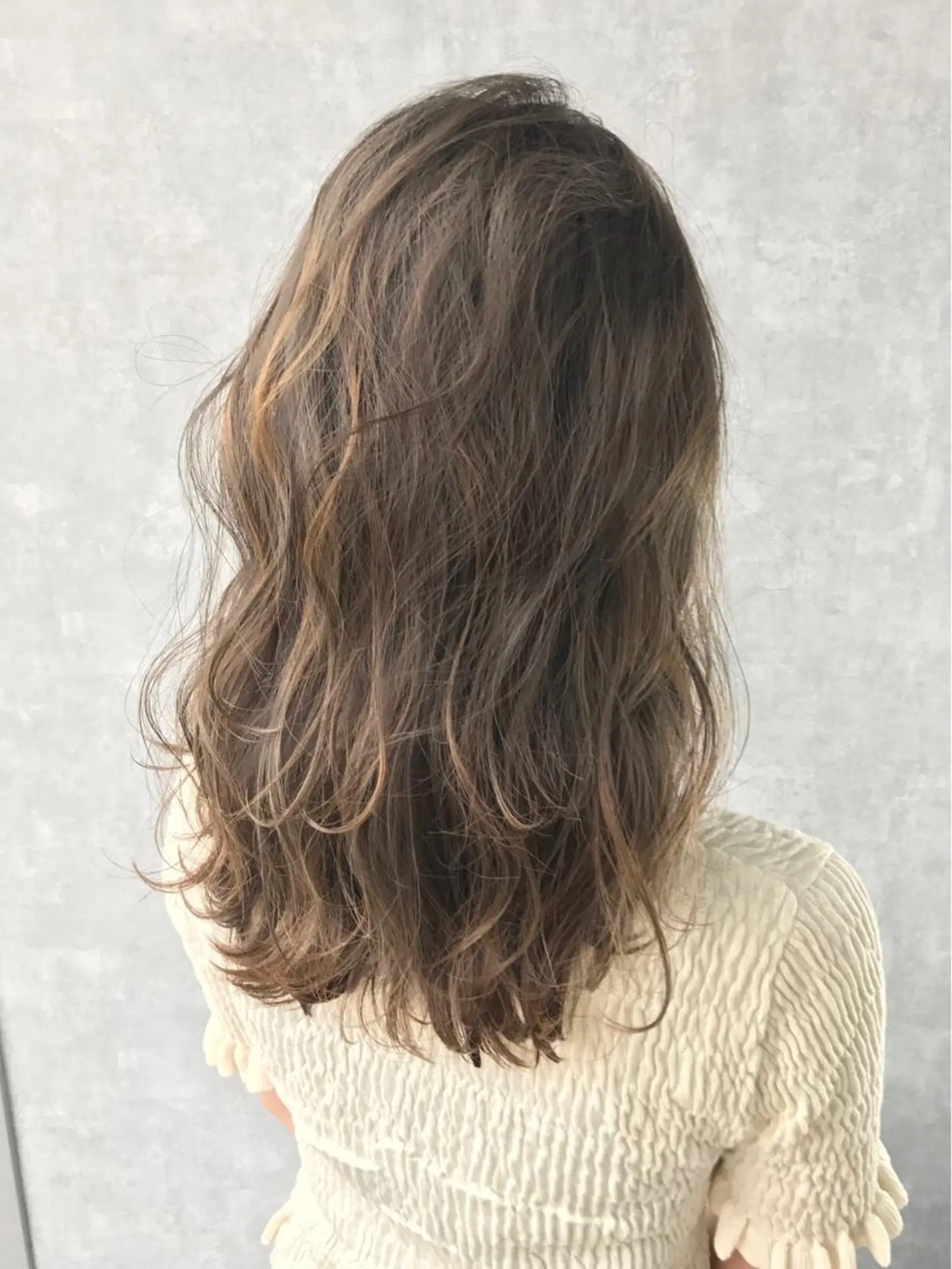 セミロング カラー ベージュカラー ハイライトカラー ハイライト TOMOYAレイヤー ブリーチ縮毛矯正のヘアスタイル