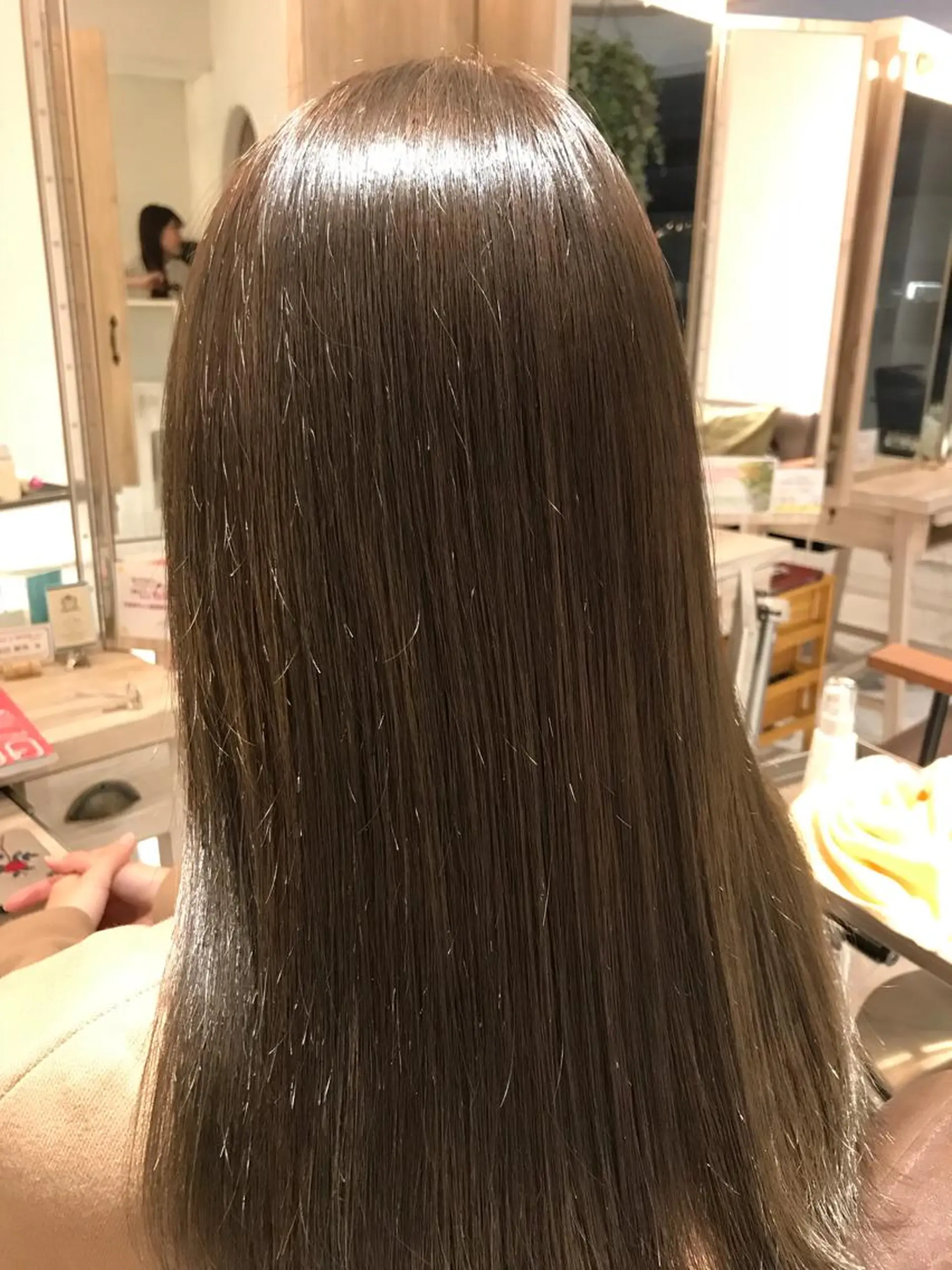 セミロング ミルクティーベージュ 山本勝志のヘアスタイル