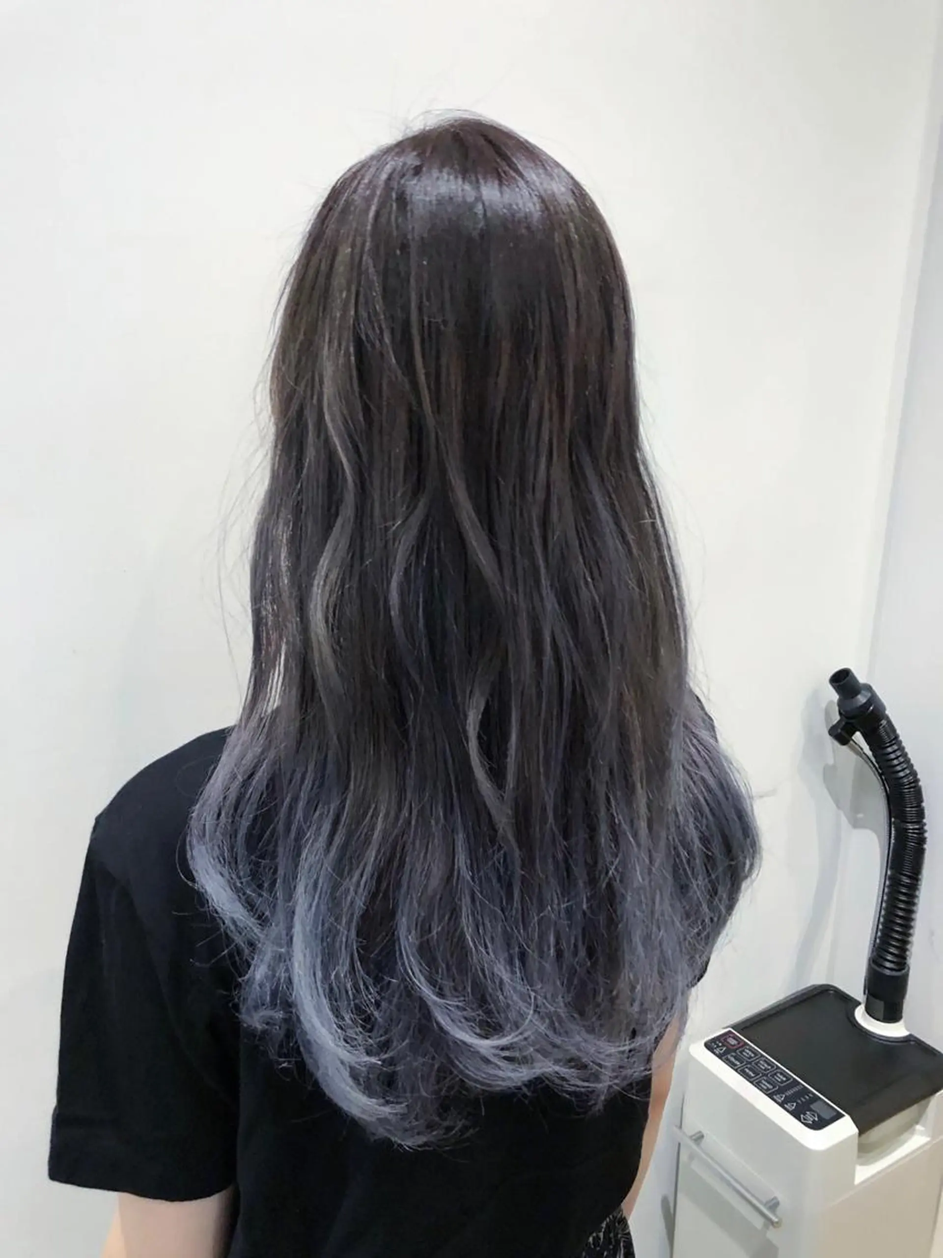 ロング カラー ブルーカラー ブルージュ 透明感カラー 外国人風カラー デザインカラー/ ブリーチ/稲若健太郎のヘアスタイル